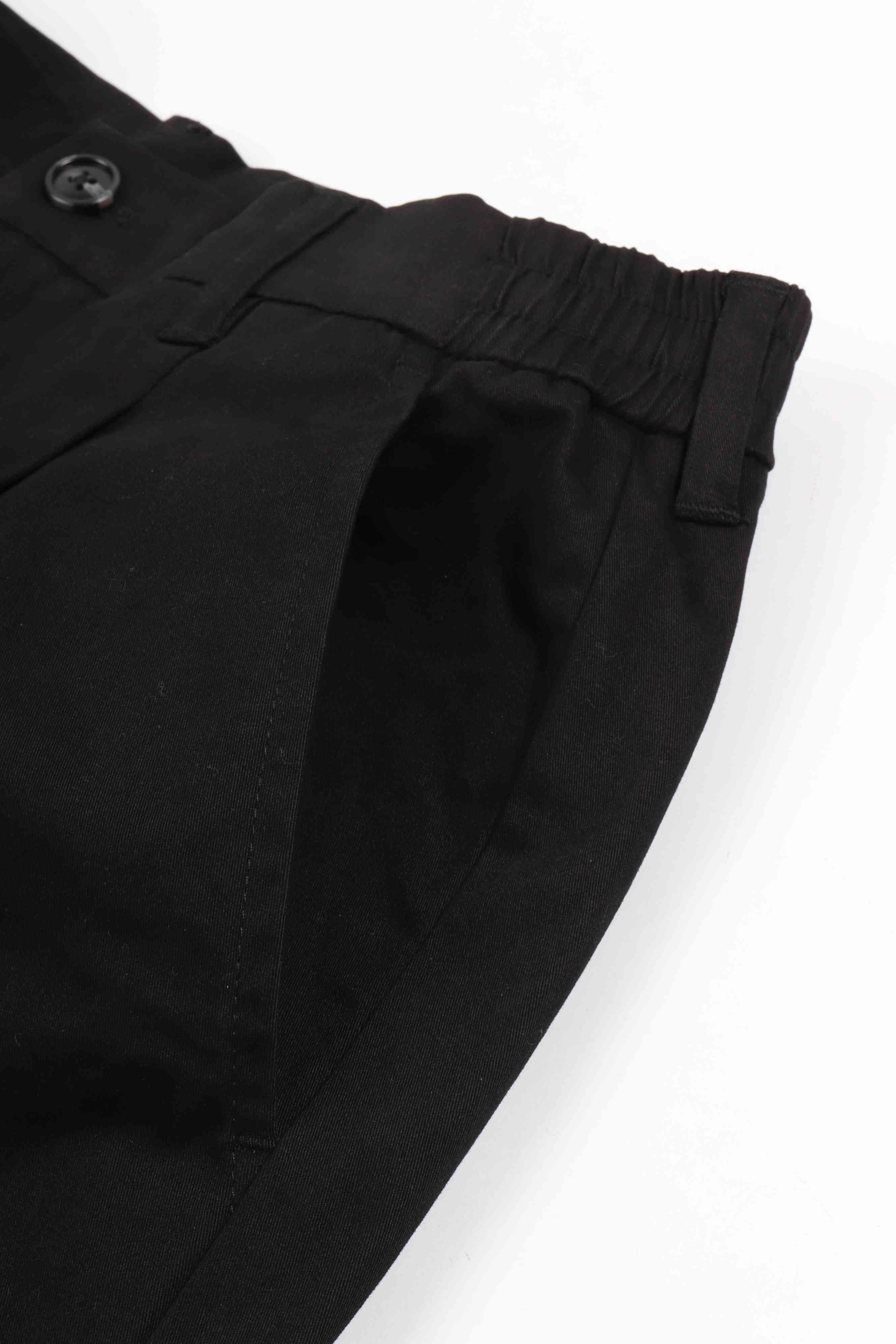 Regulart pleated black