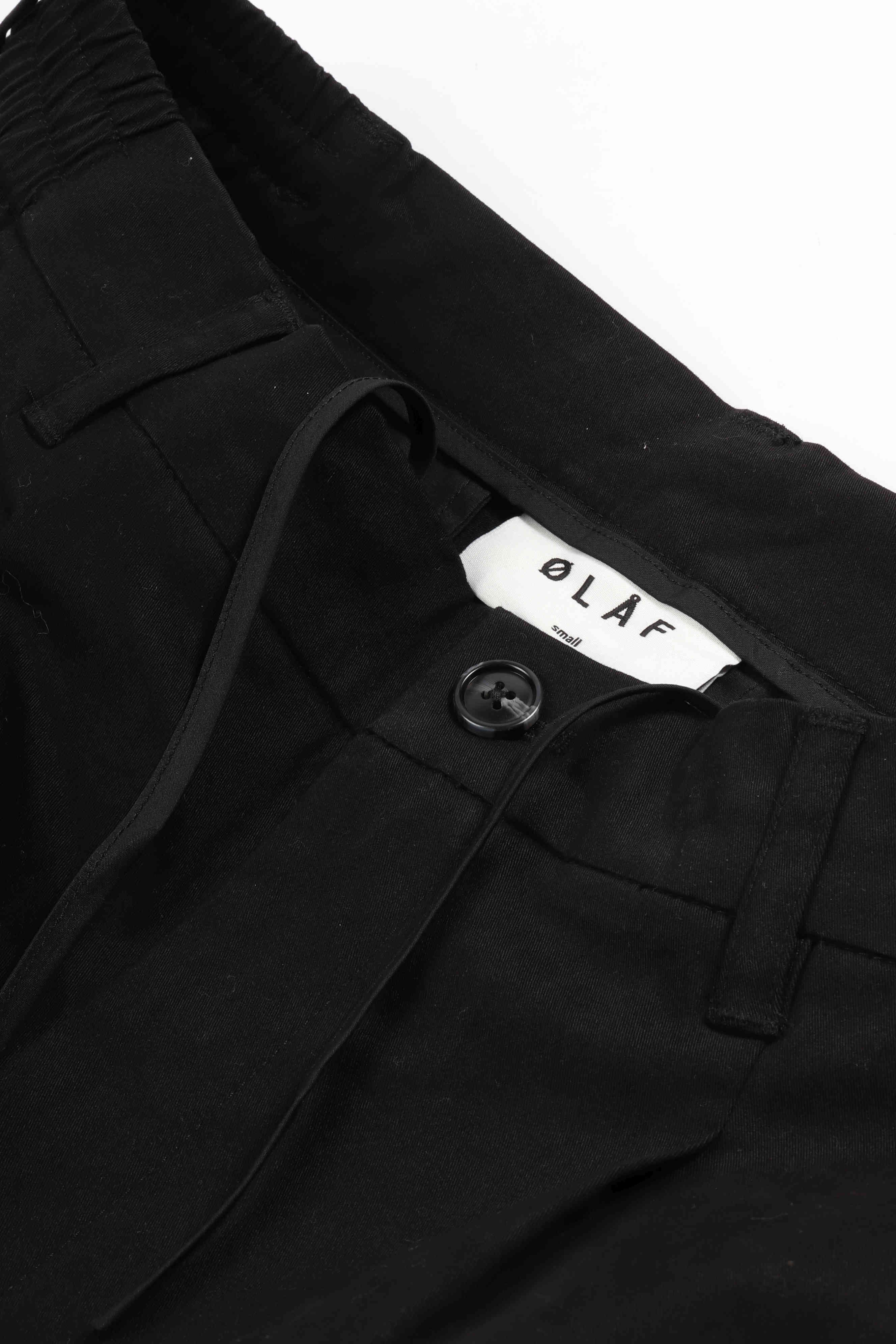 Regulart pleated black