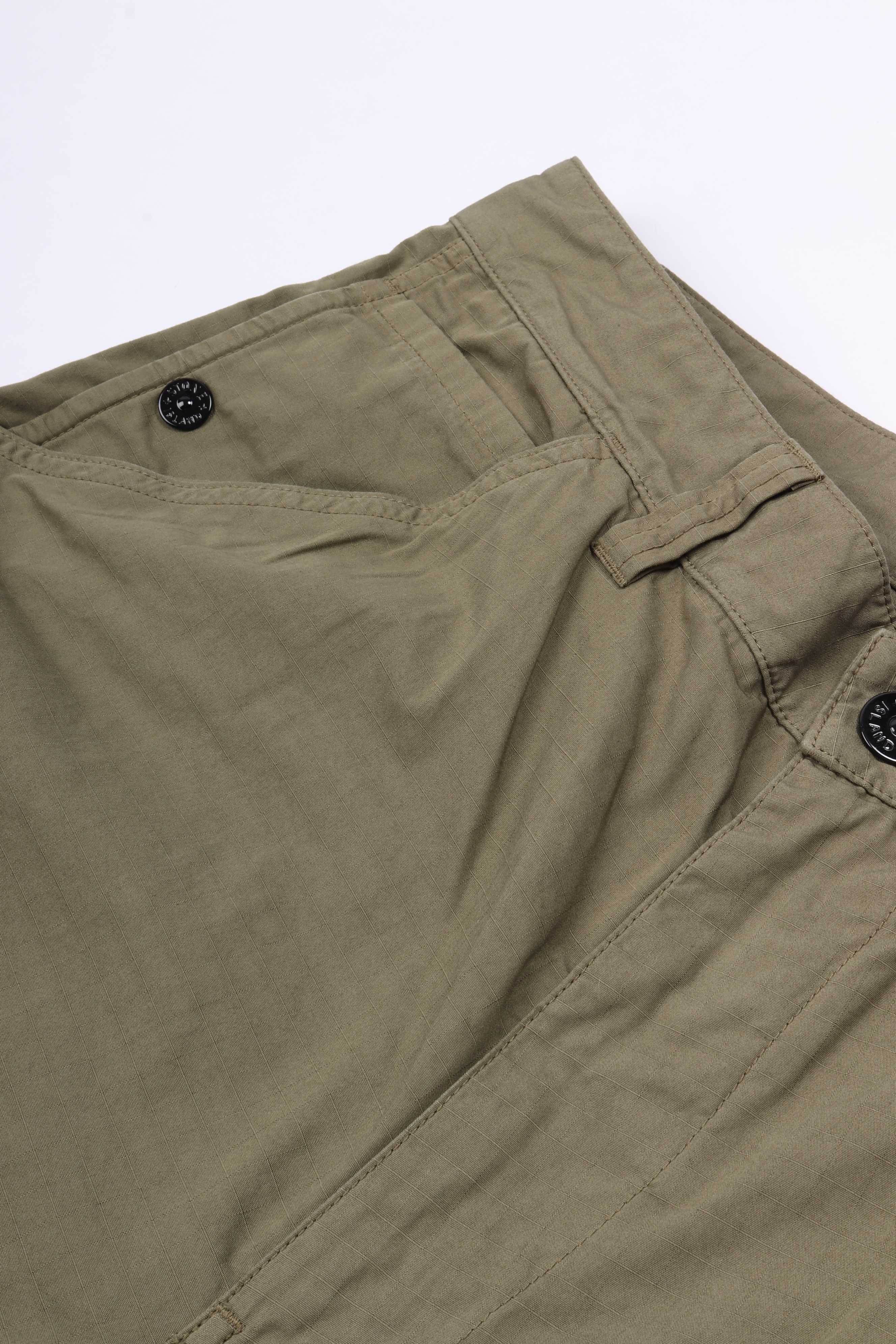 3100008 s0298 v005g - military