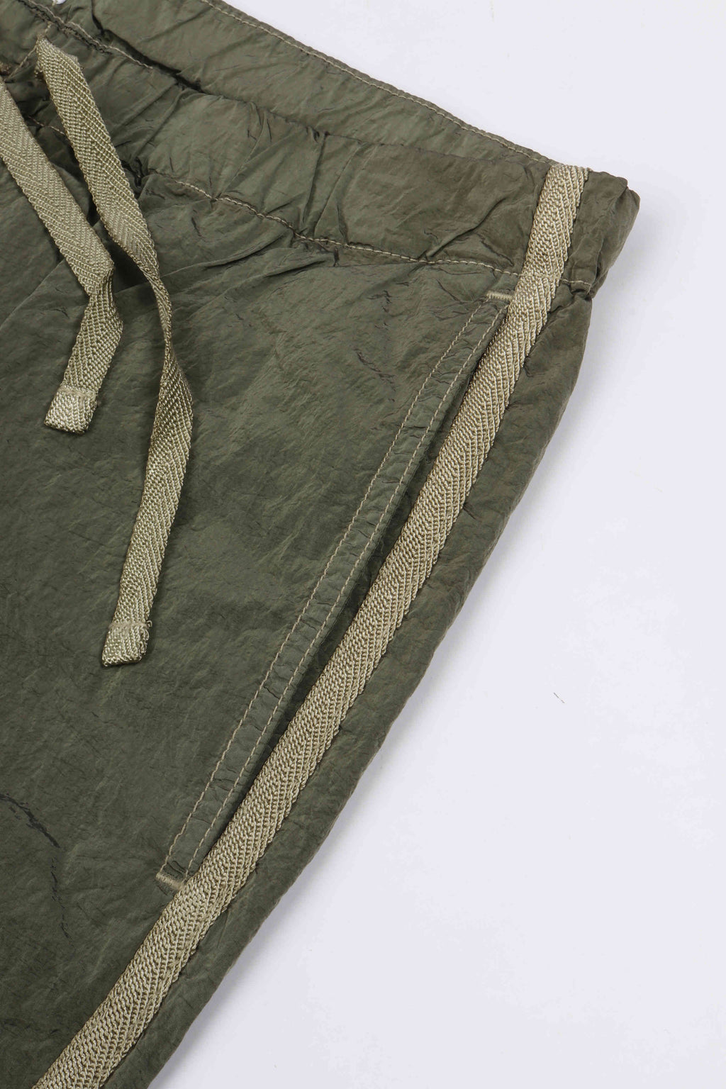 B100003 s0043 v005g - miltary