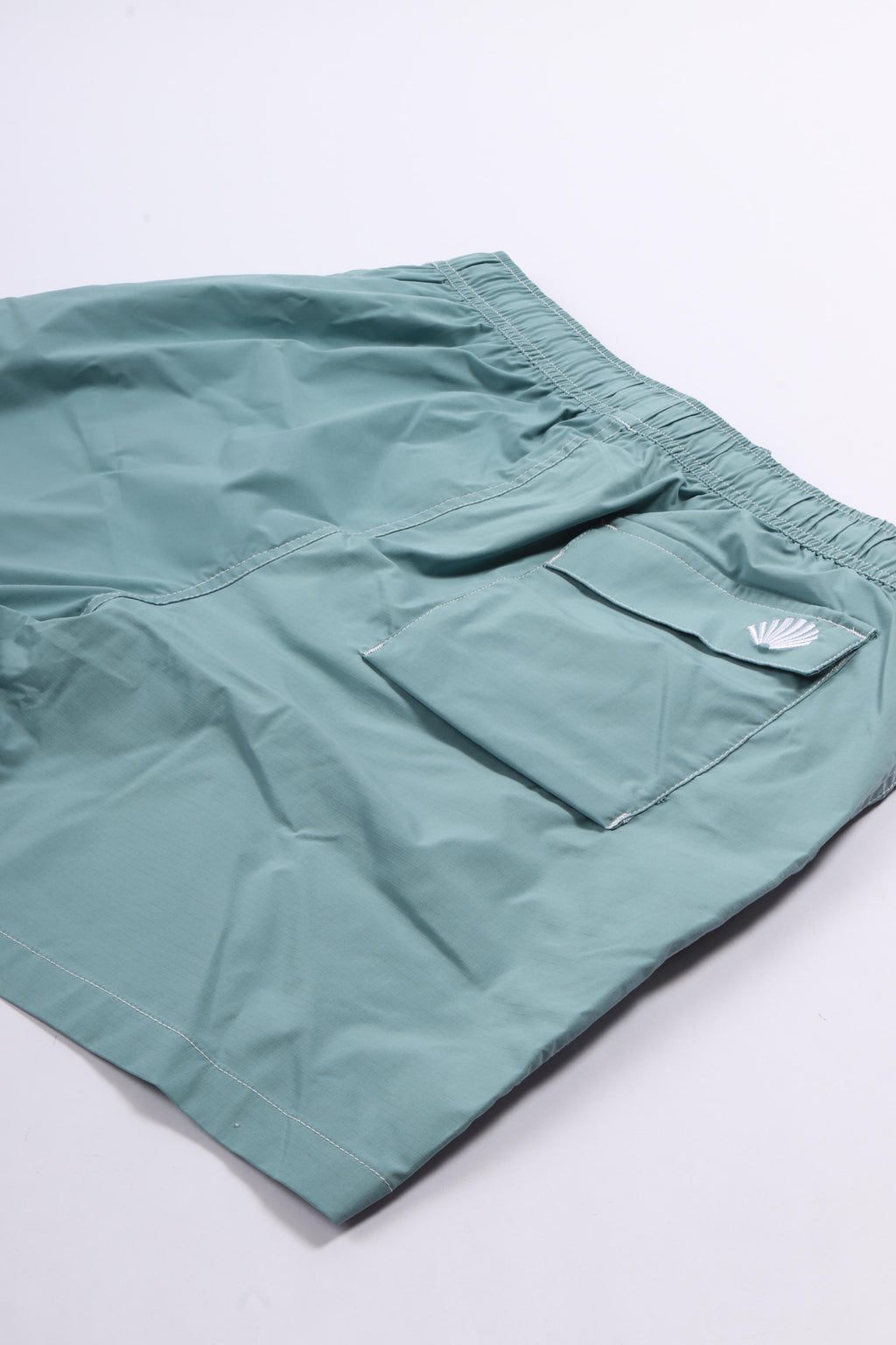 Contrast swimshort pool