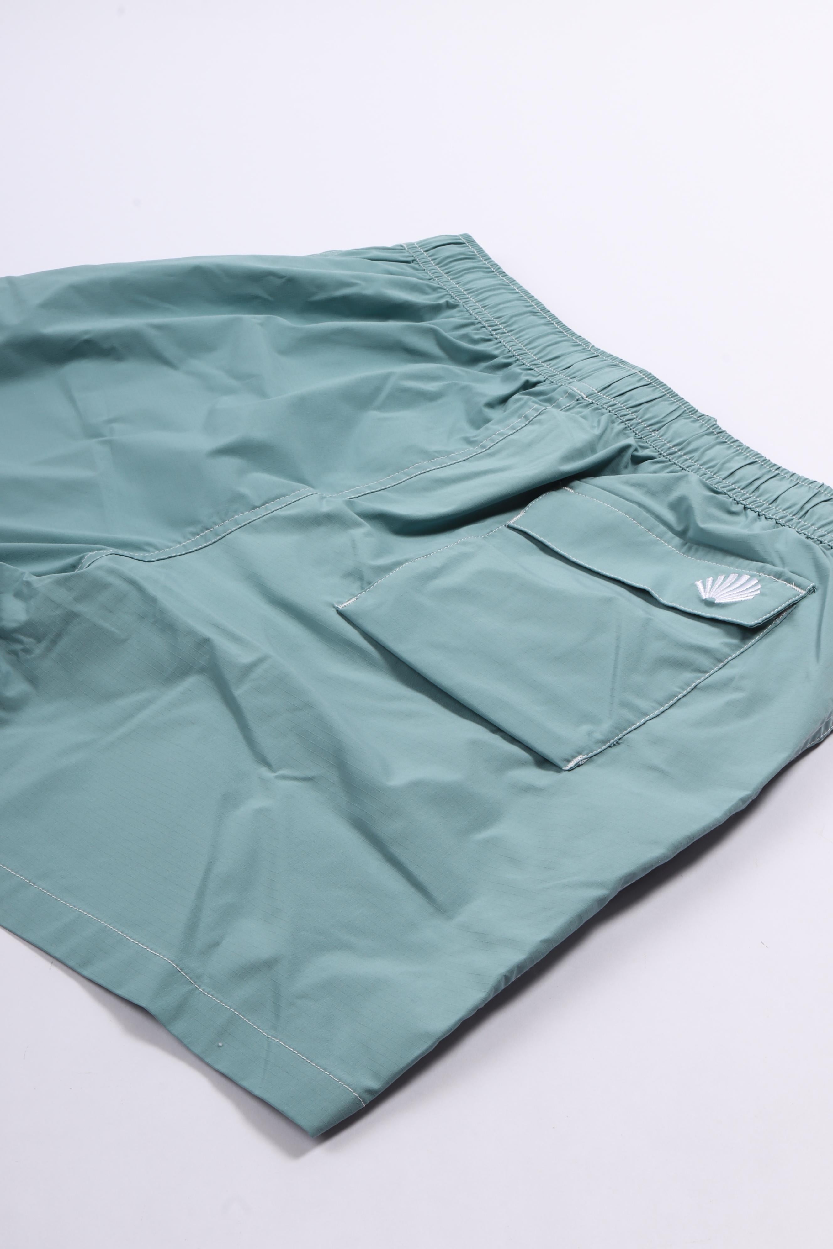Contrast swimshort pool