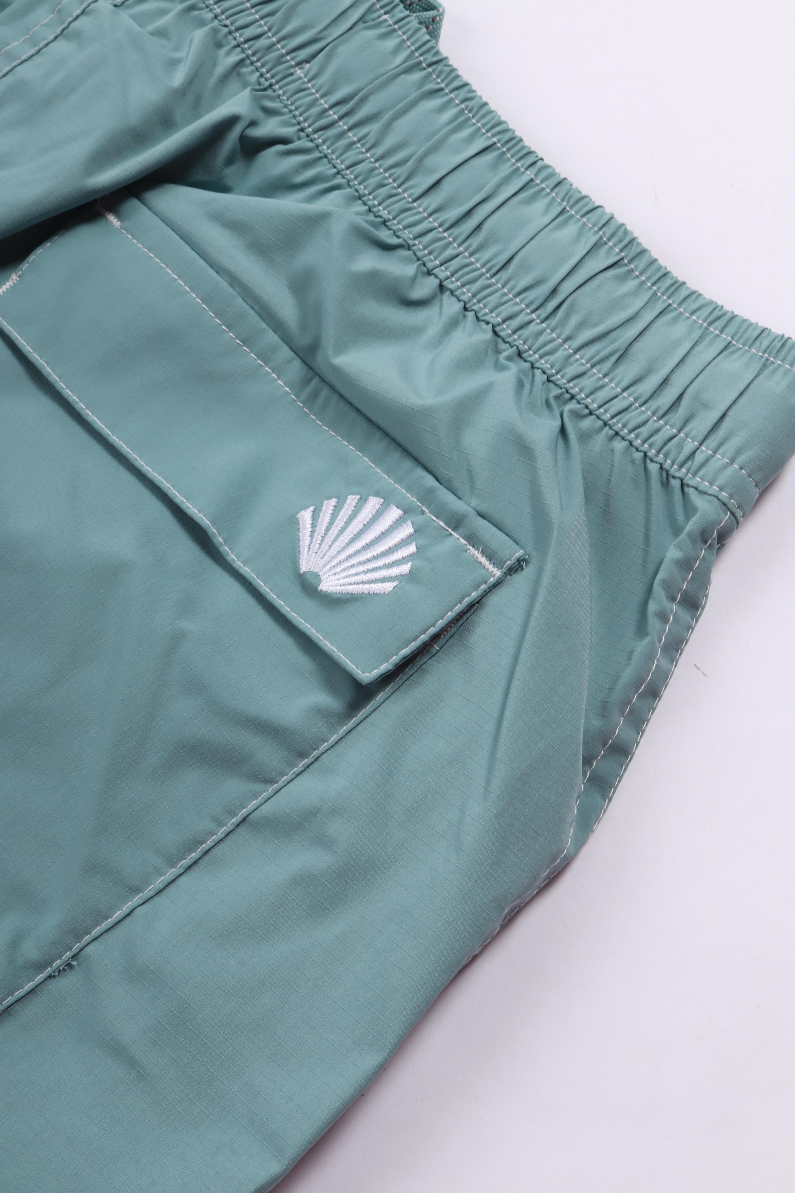 Contrast swimshort pool