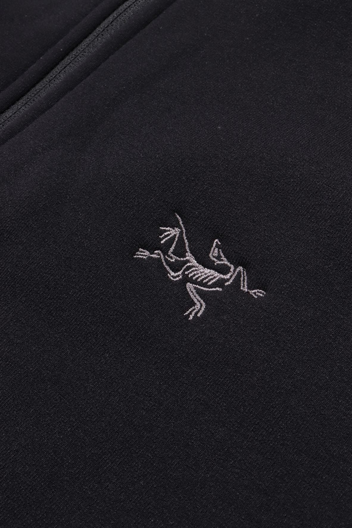 Kyanite jacket m black