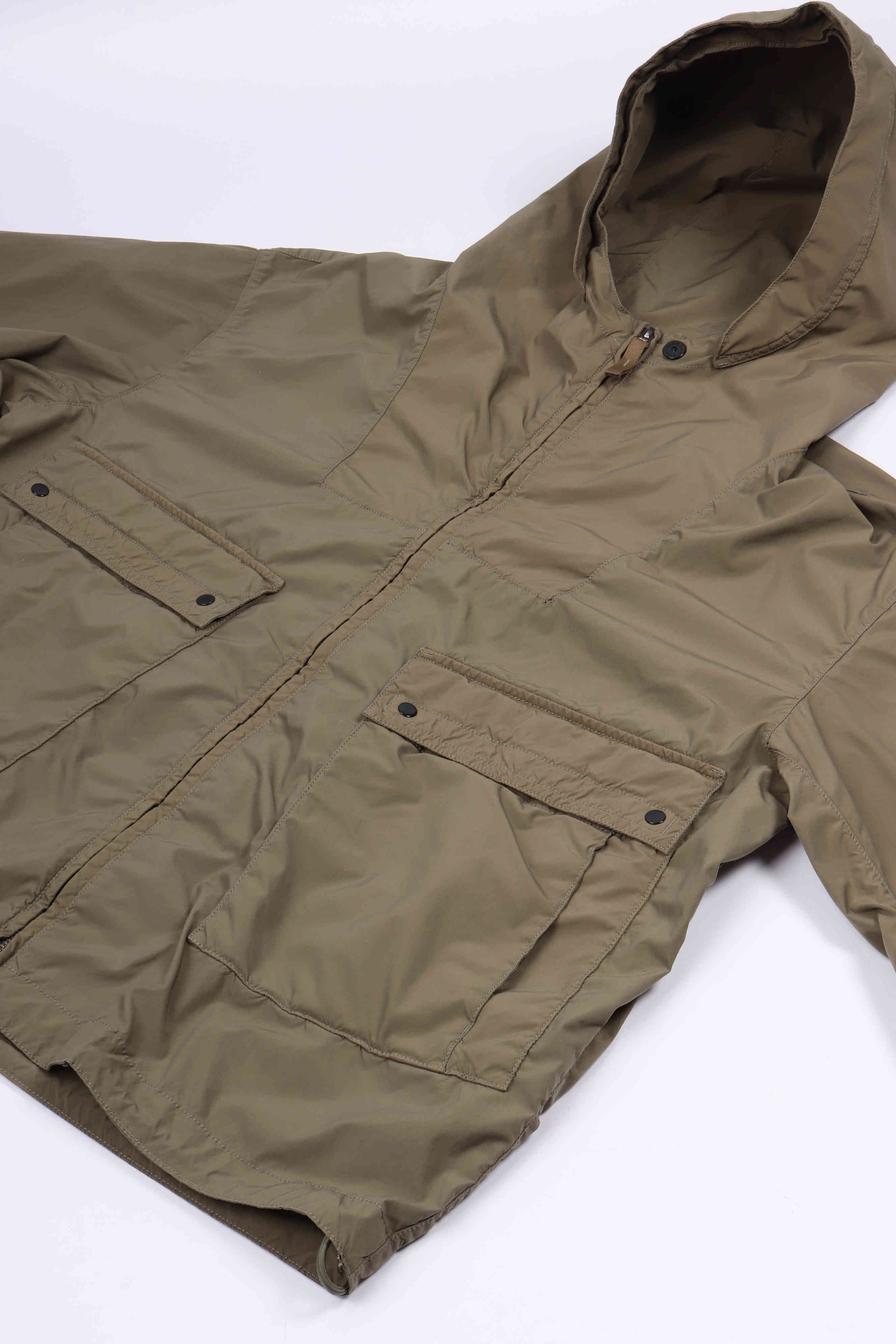 4100052 s0042 v005g - military