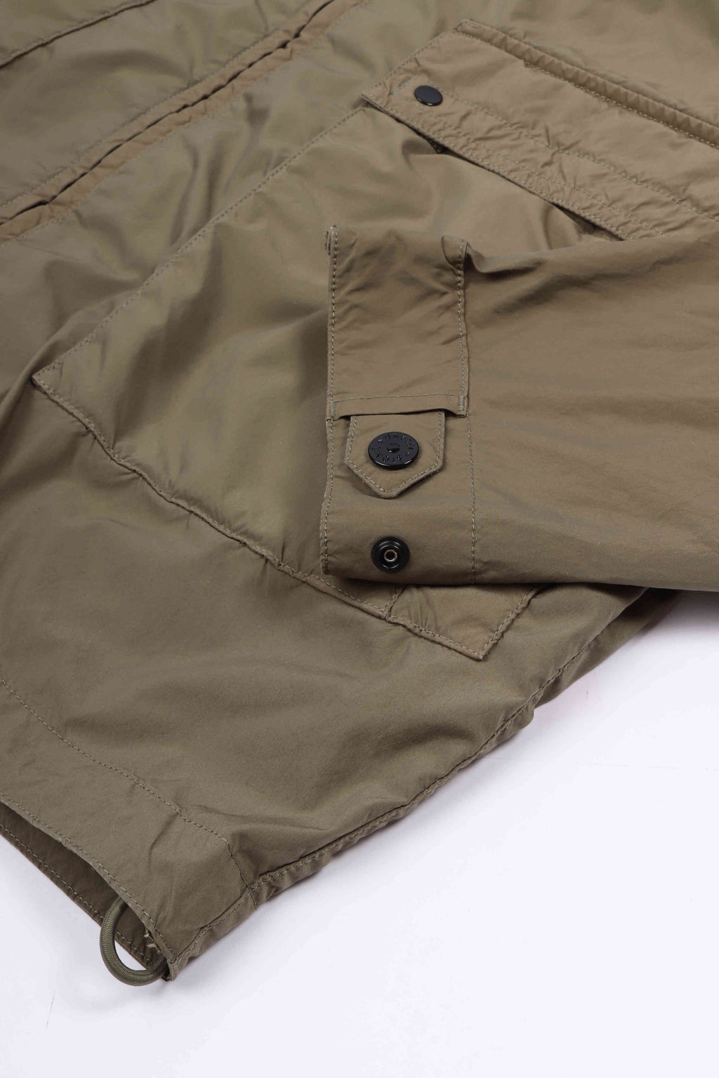 4100052 s0042 v005g - military