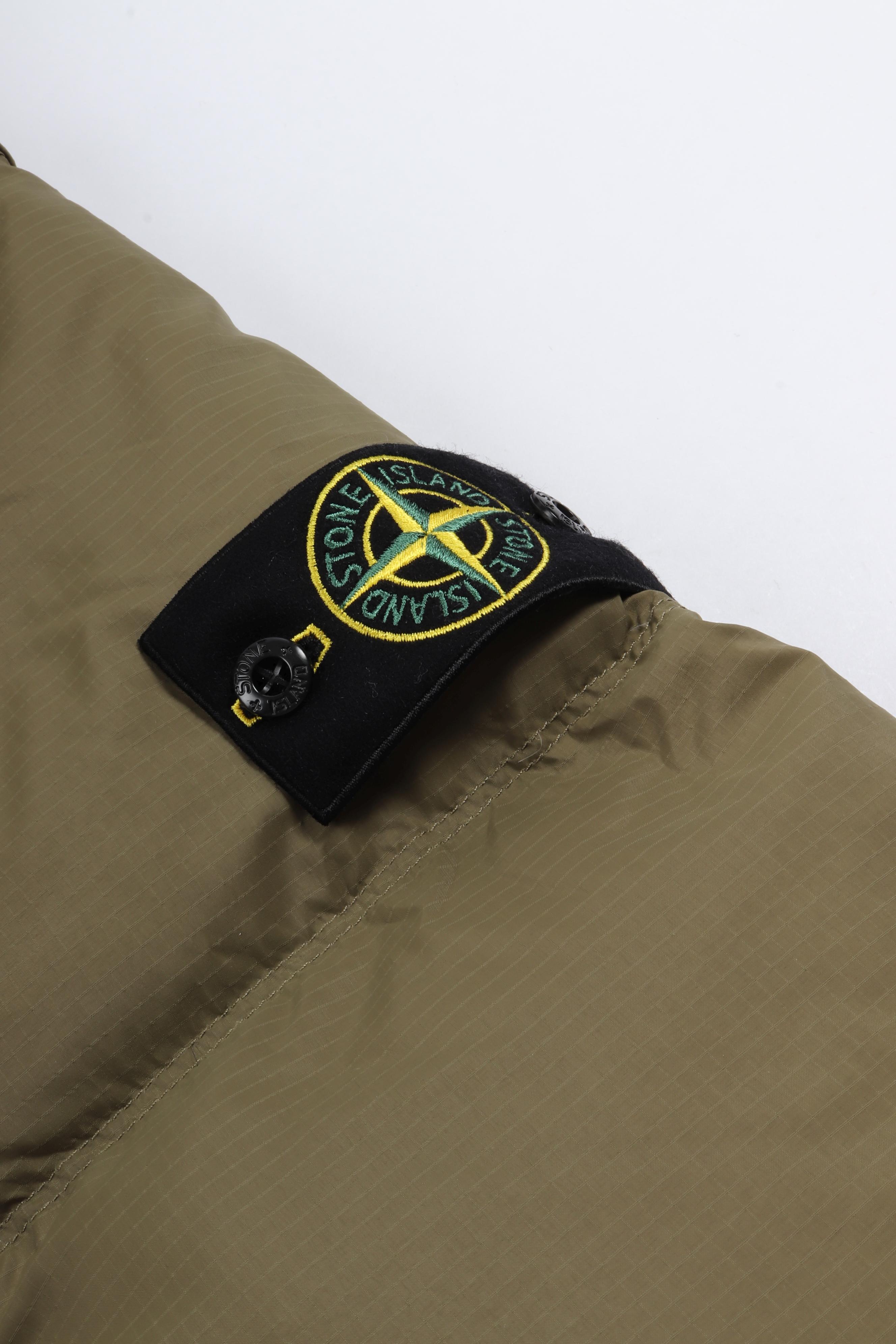 4100013 s0483 v005g - military