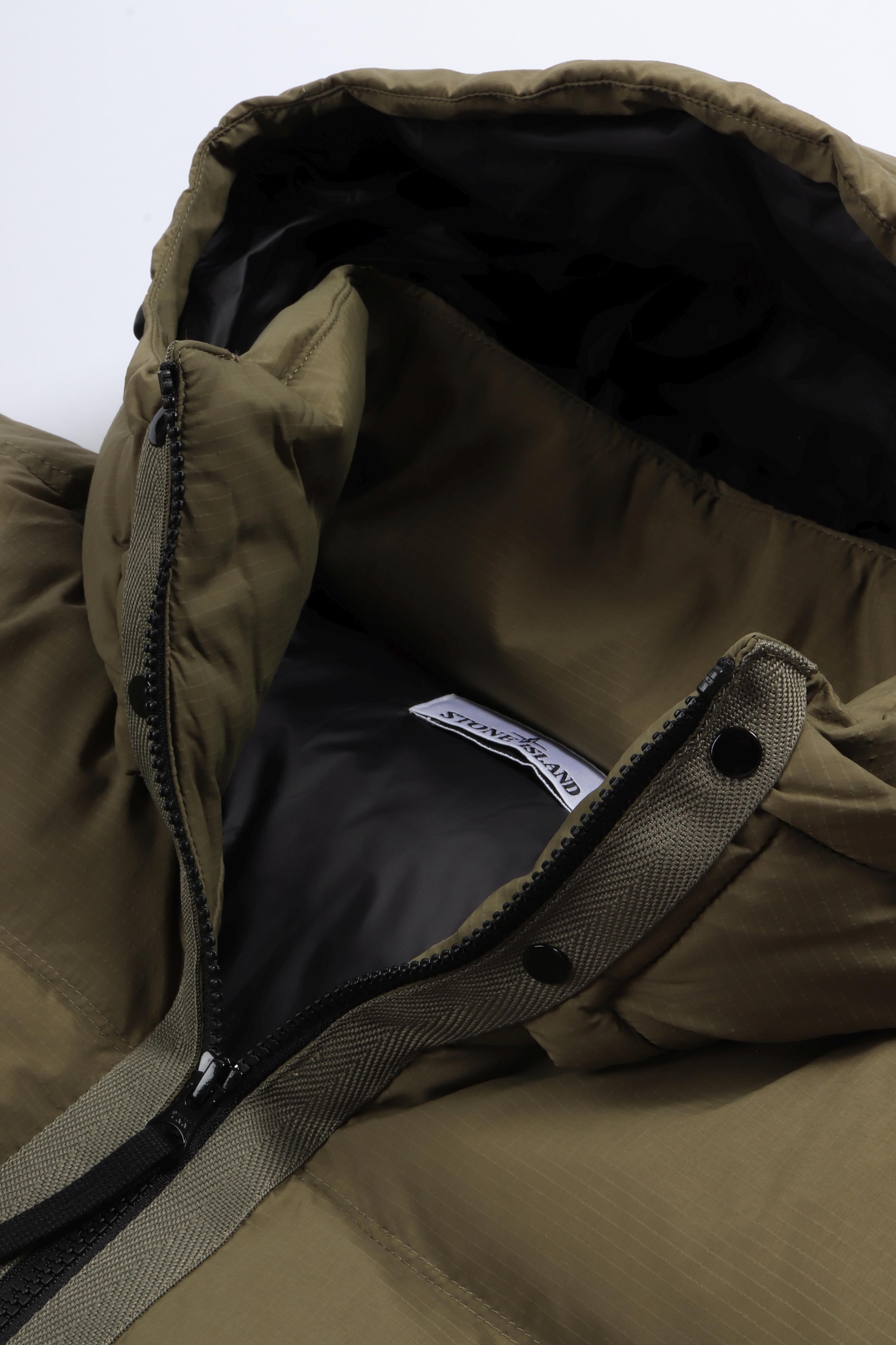 4100013 s0483 v005g - military