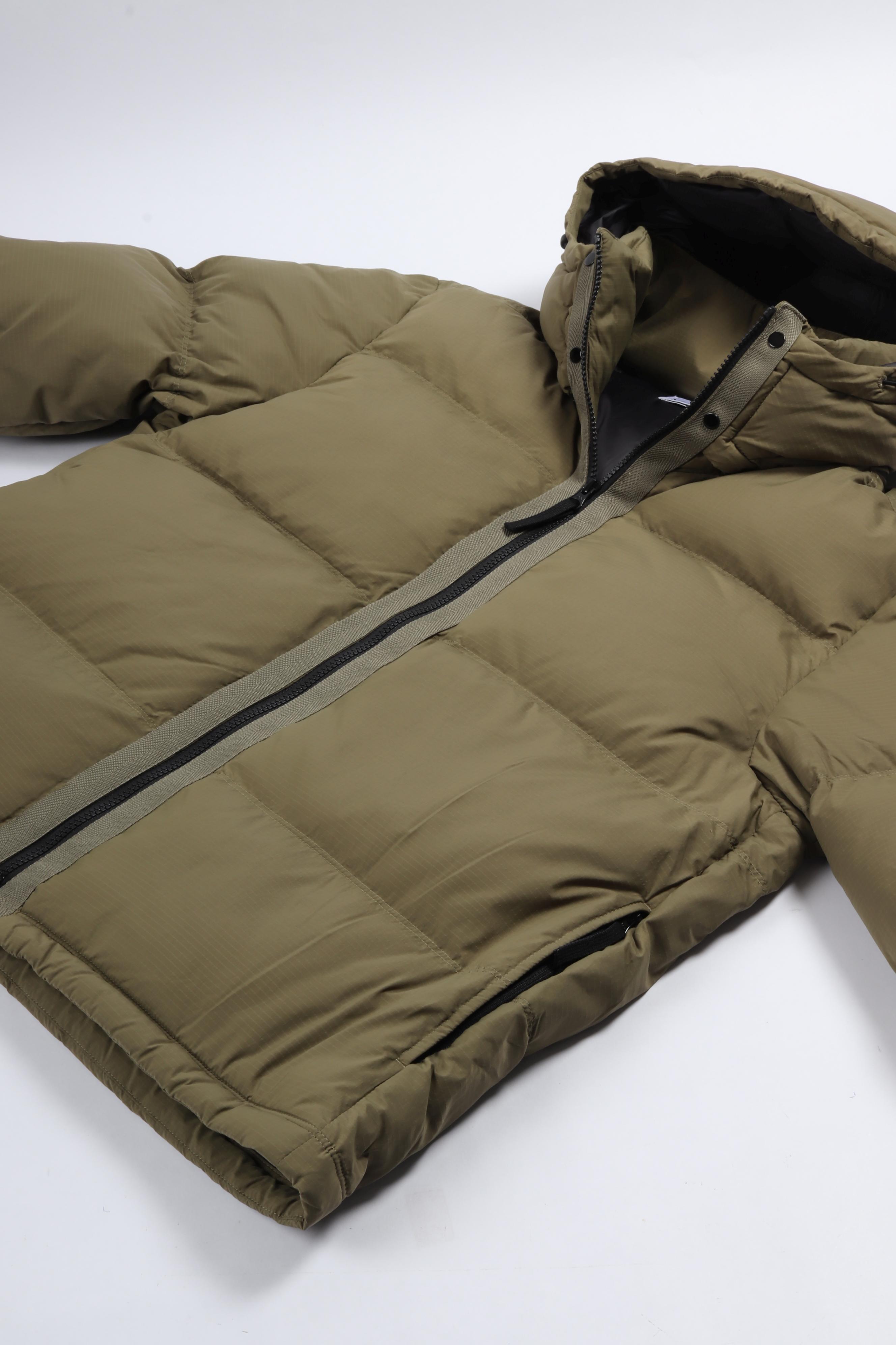 4100013 s0483 v005g - military