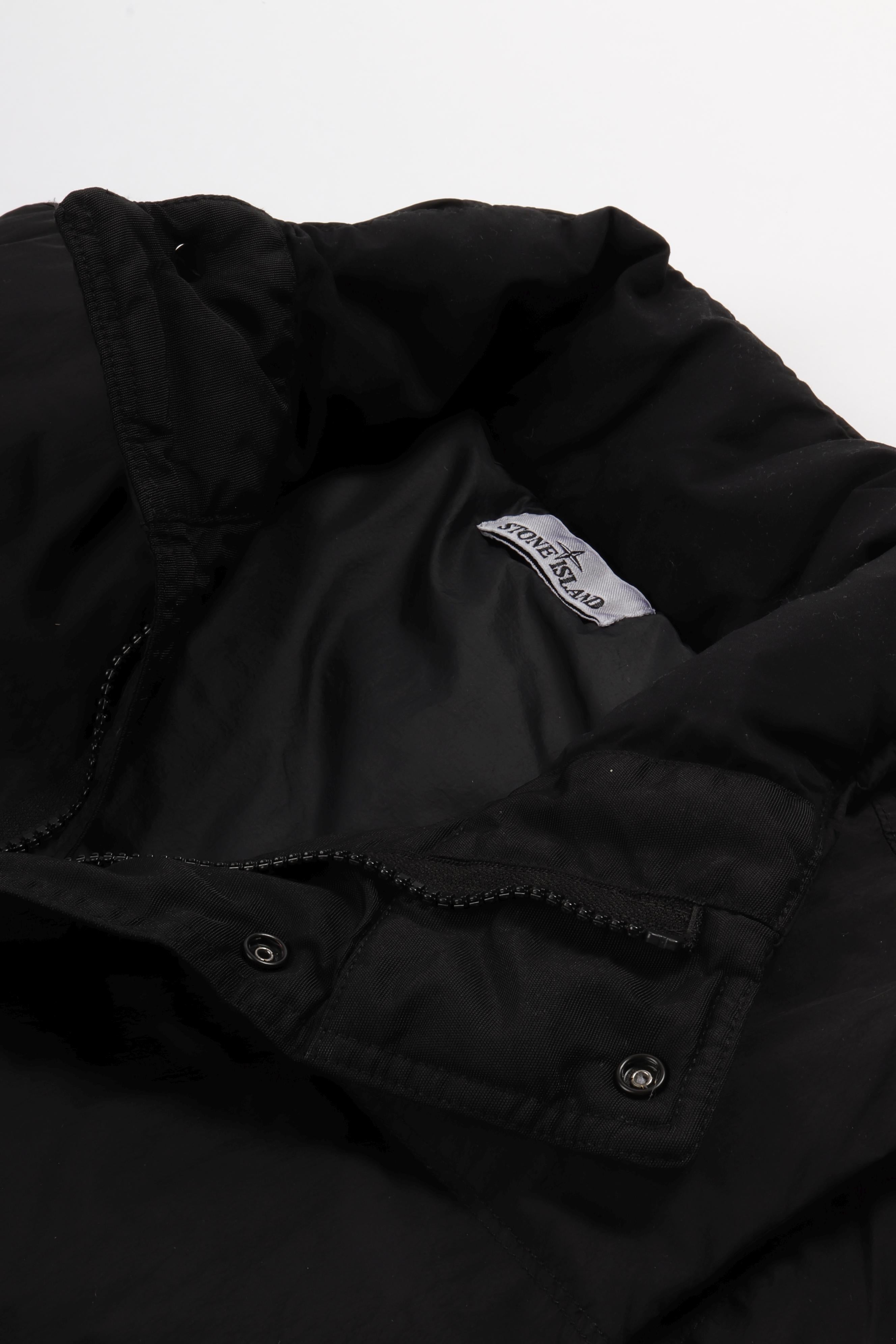 G100010 s0a23 v0029 black