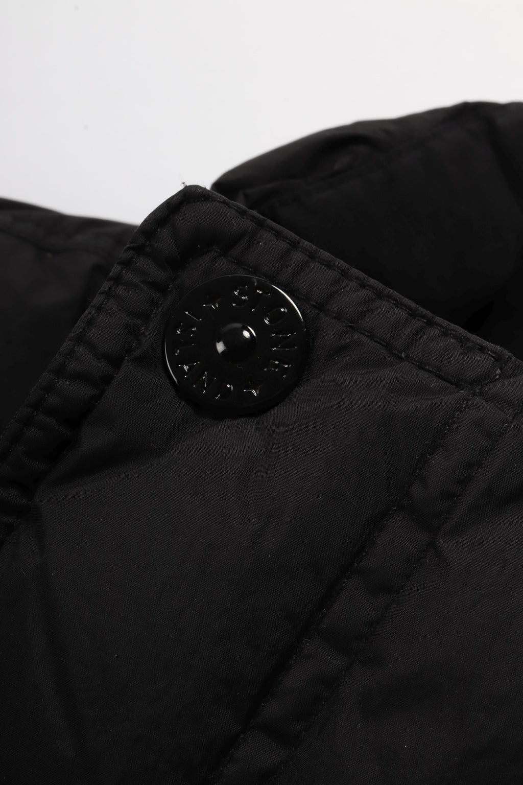 G100010 s0a23 v0029 black