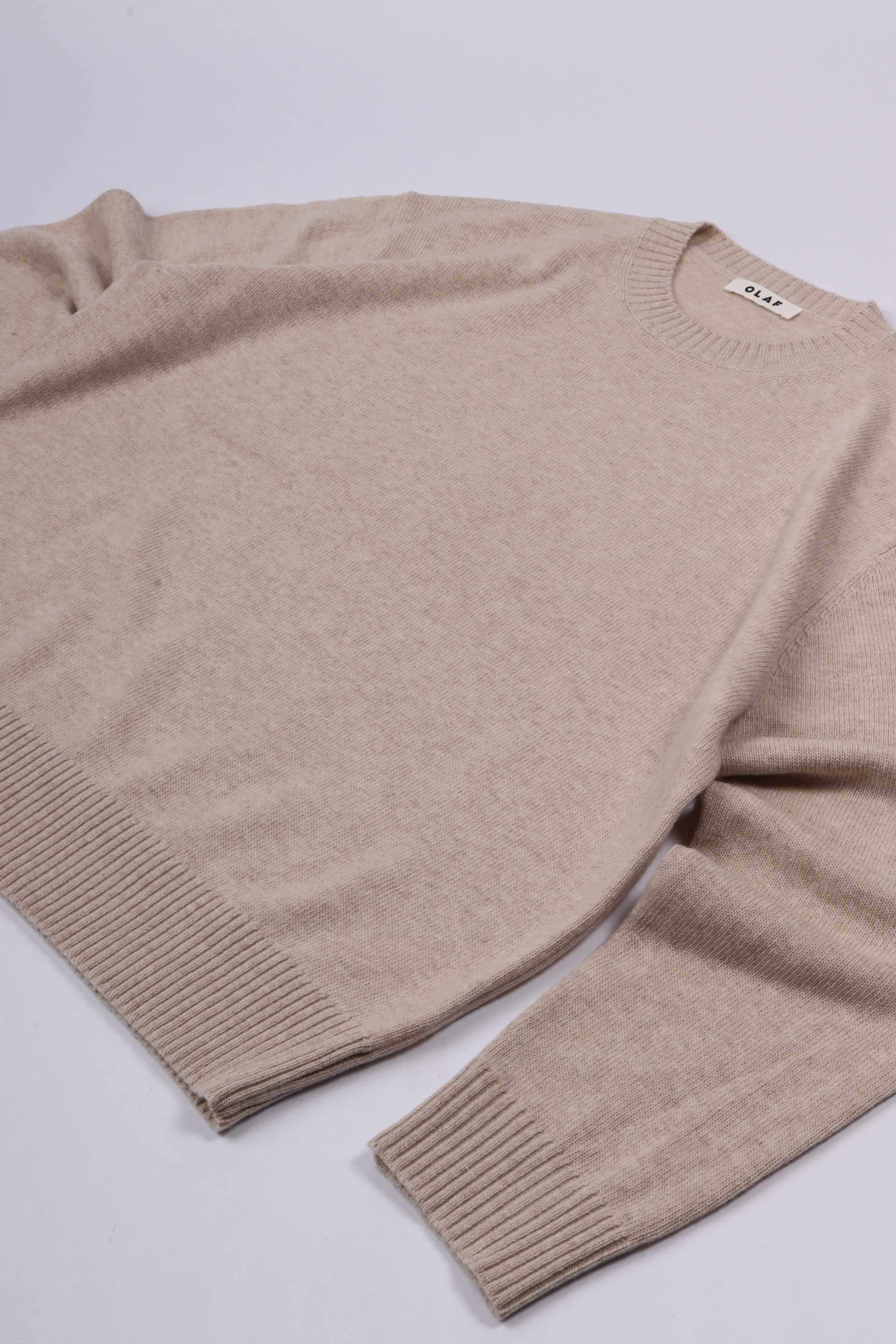 Essential knitted crewneck cement