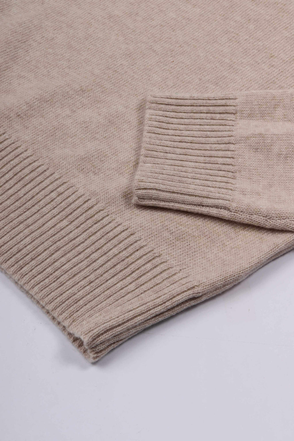 Essential knitted crewneck cement