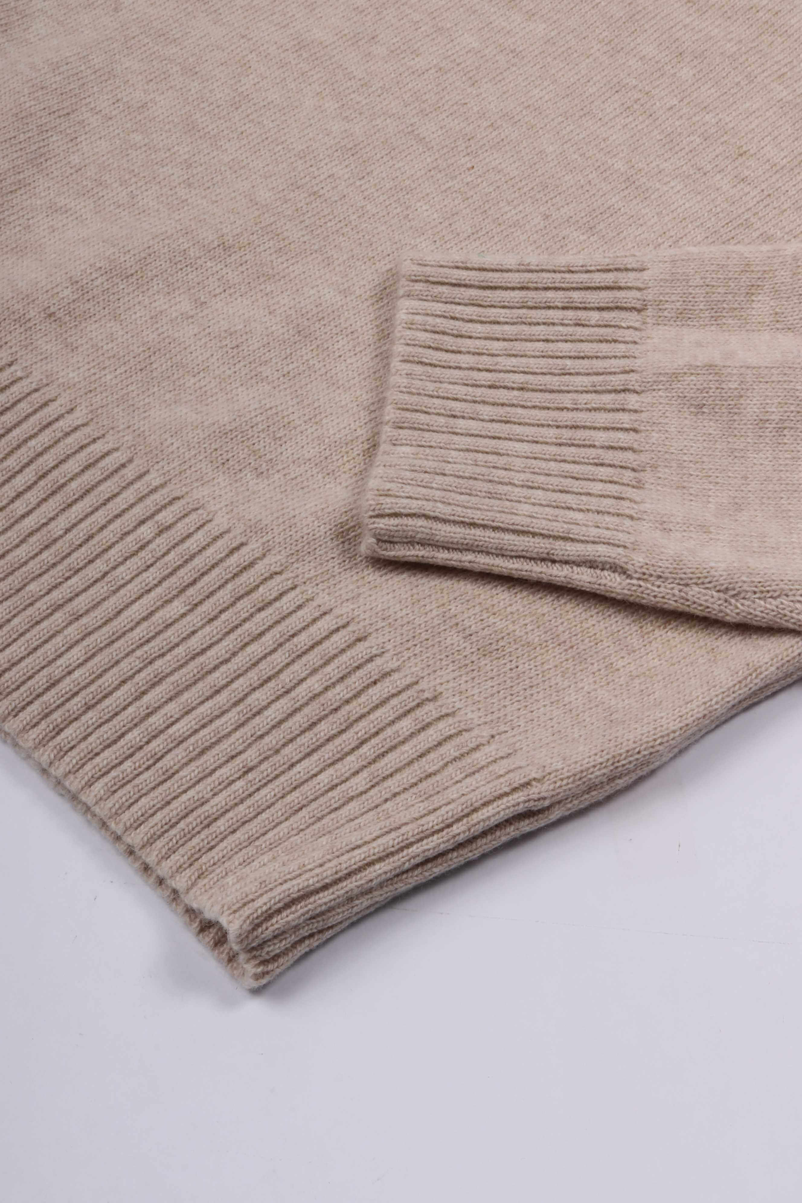 Essential knitted crewneck cement
