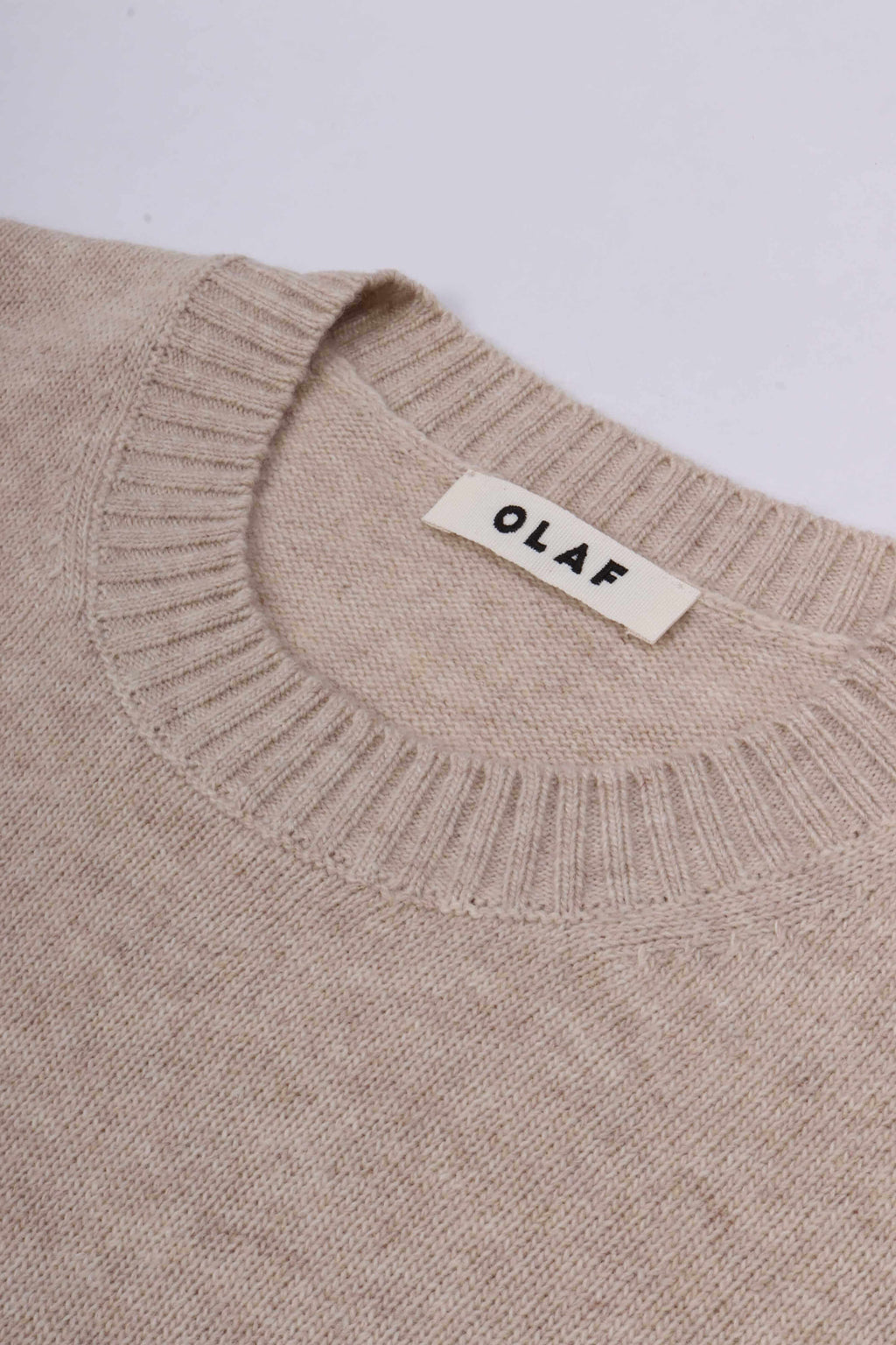Essential knitted crewneck cement