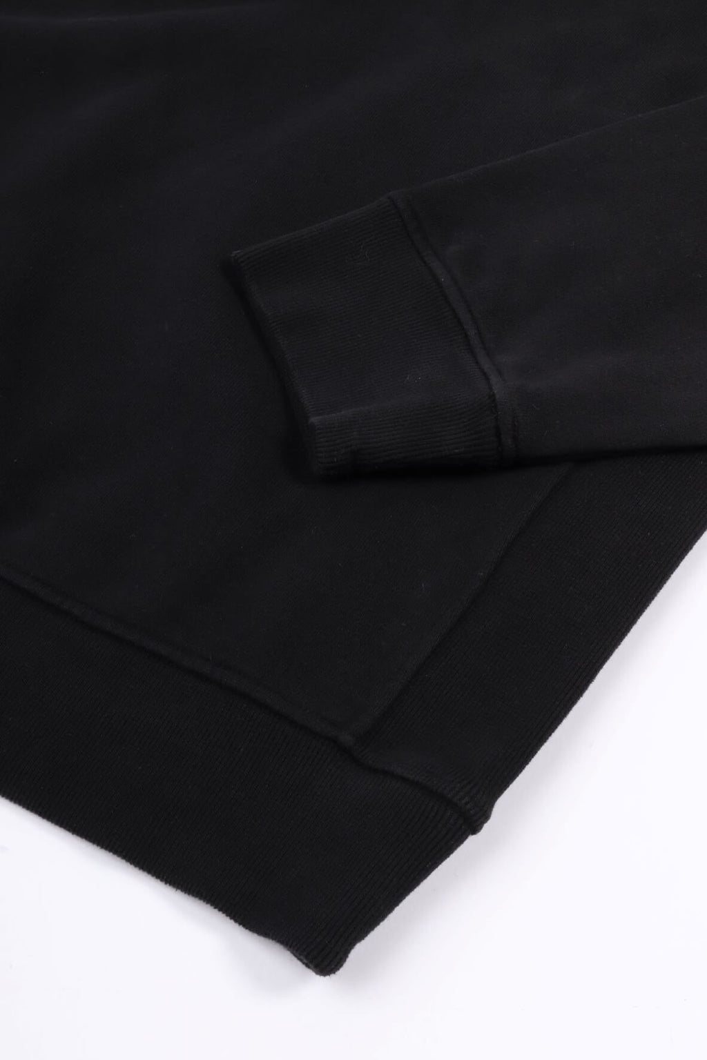 811563420 v0029 - black