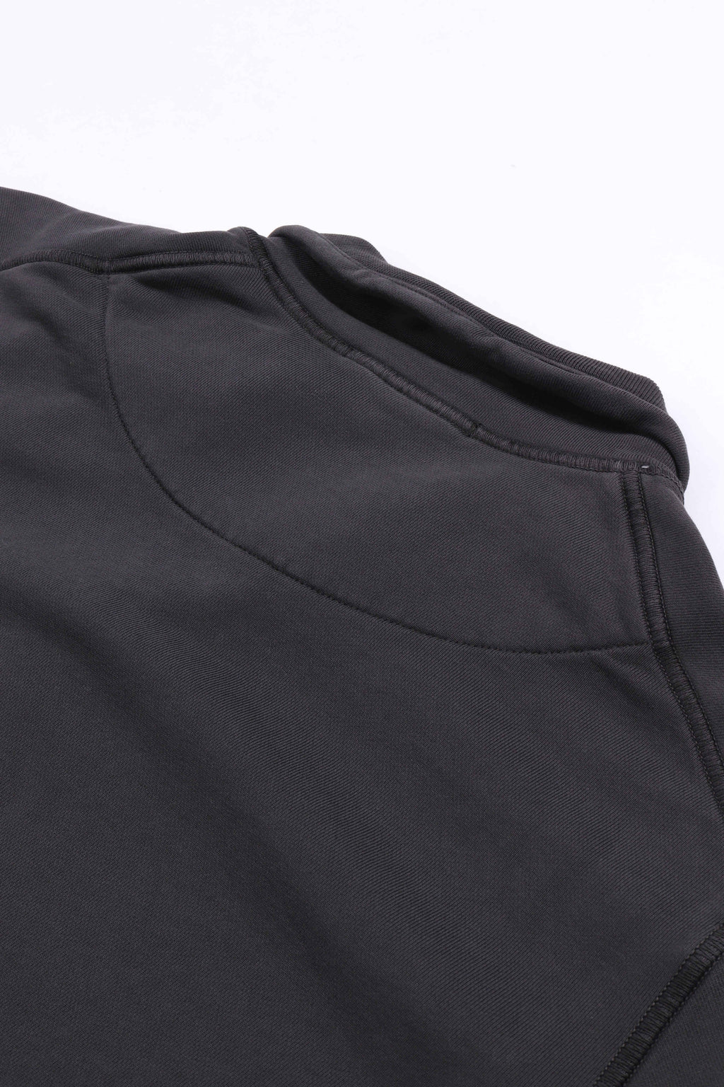 6100063 s0051 v0065 - charcoal