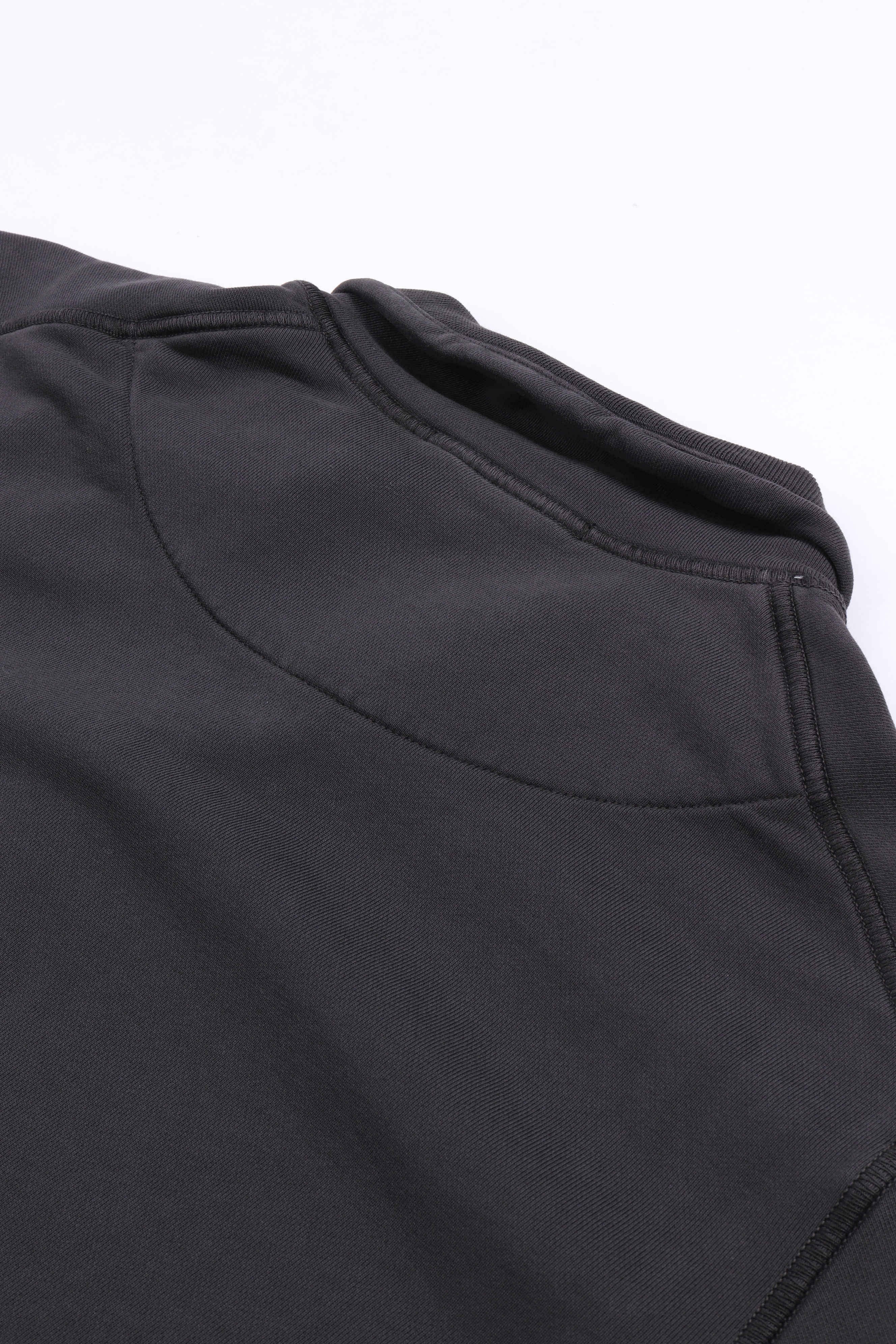6100063 s0051 v0065 - charcoal