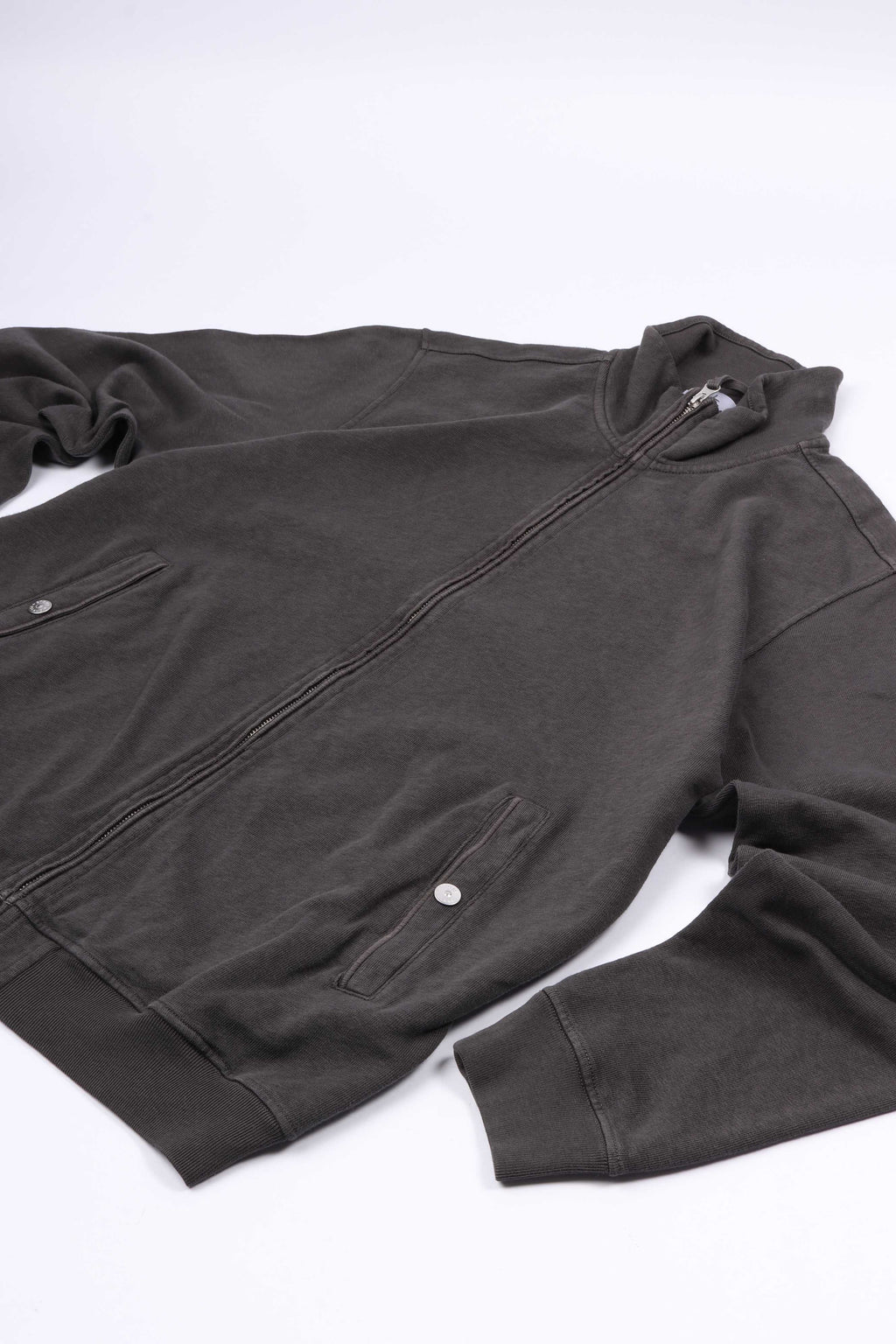 6100033 s0060 v0165 - charcoal