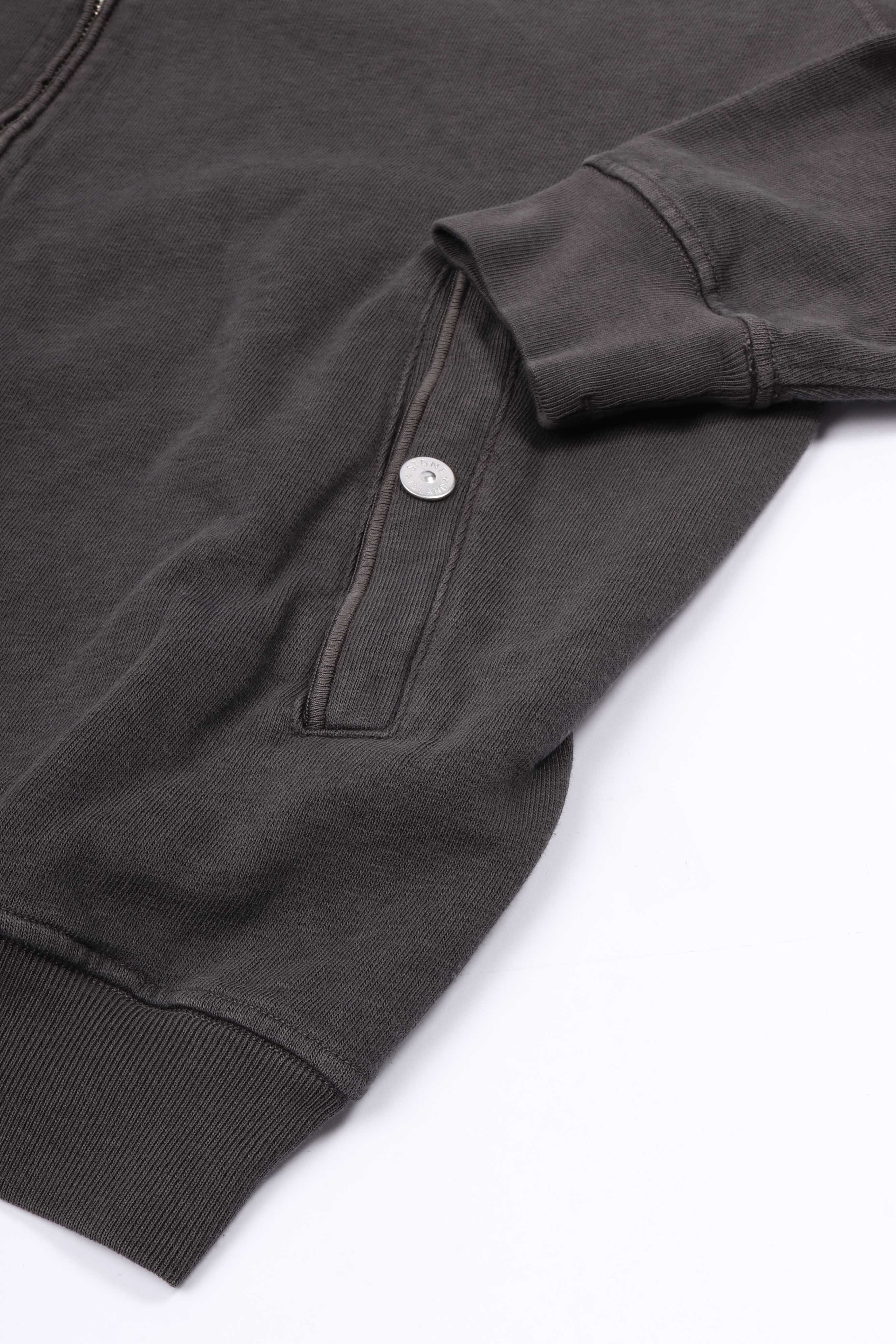 6100033 s0060 v0165 - charcoal