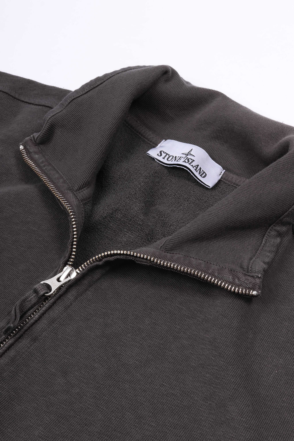 6100033 s0060 v0165 - charcoal
