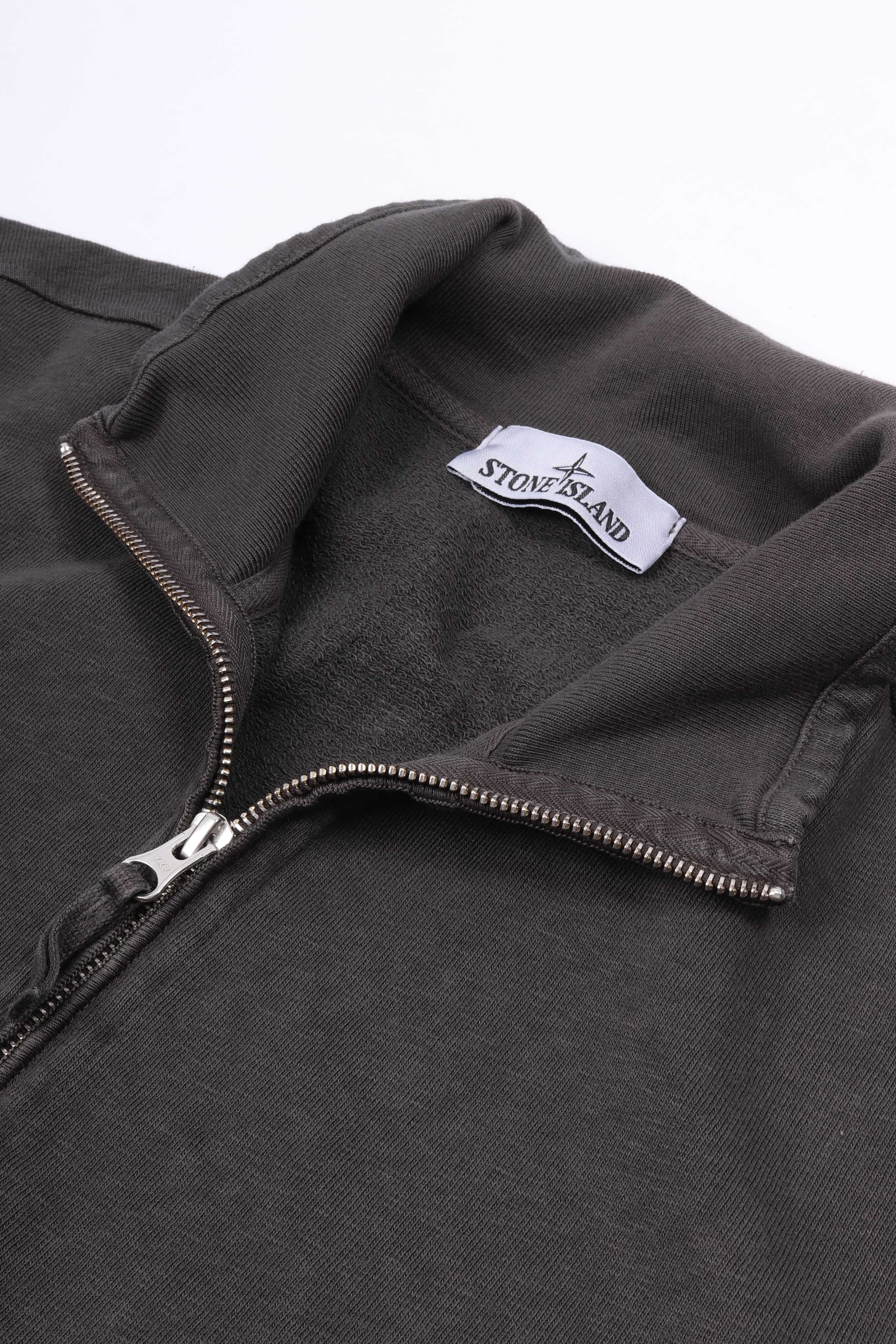 6100033 s0060 v0165 - charcoal