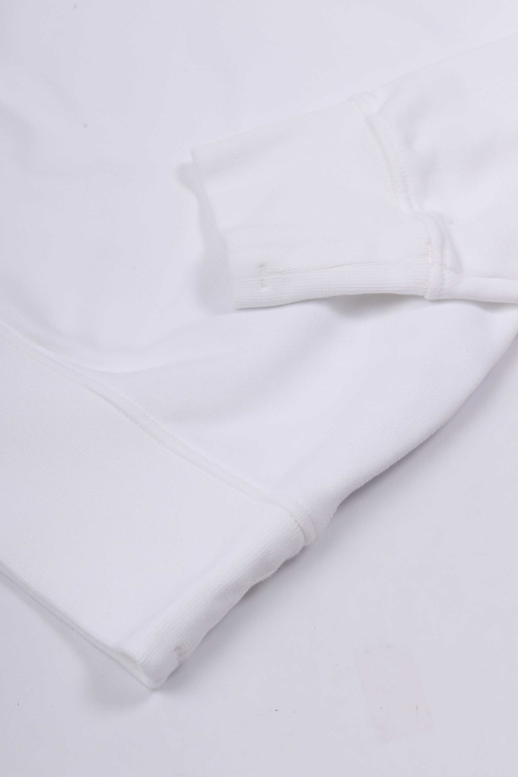 6100070 s0051 v0001 - white