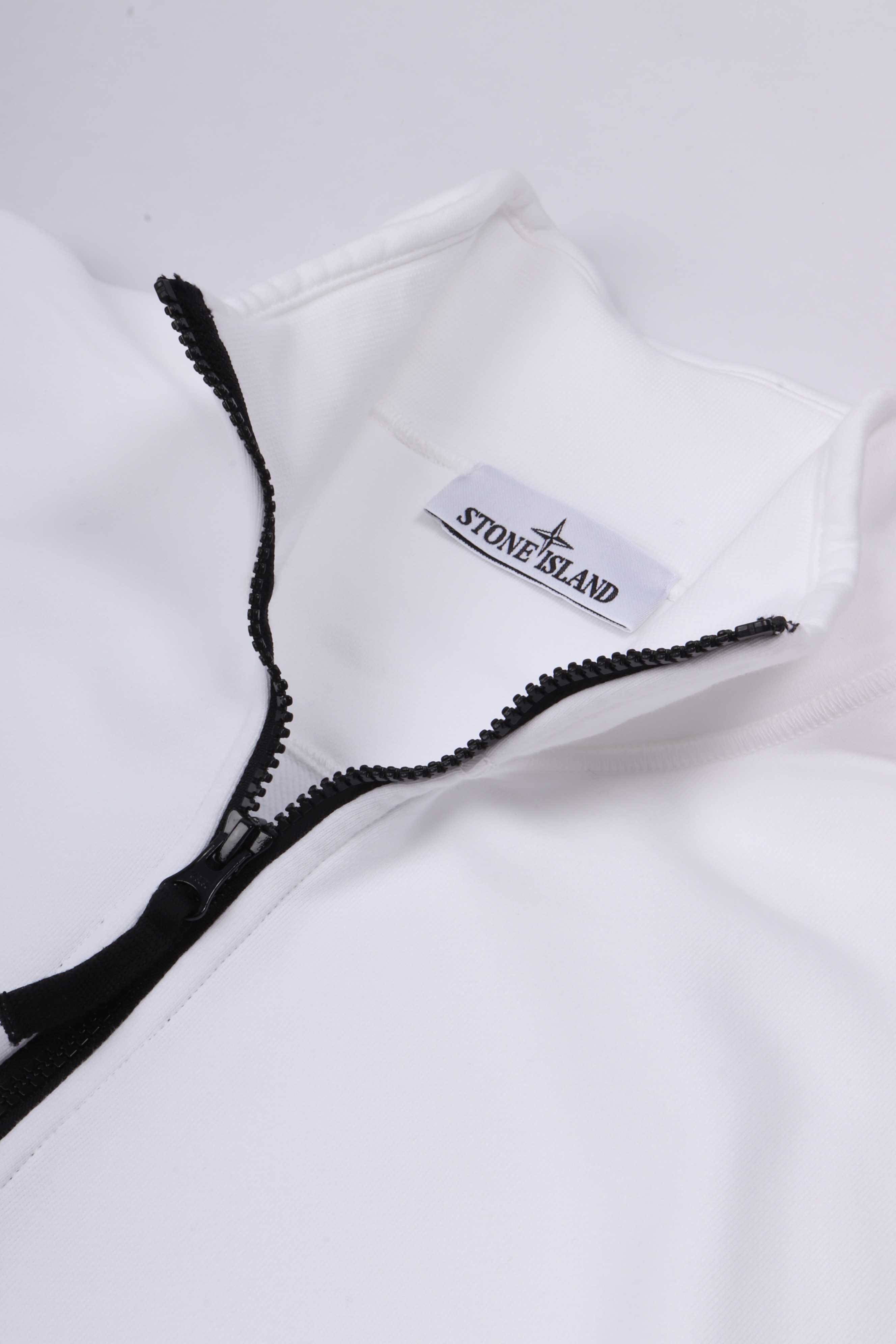 6100070 s0051 v0001 - white