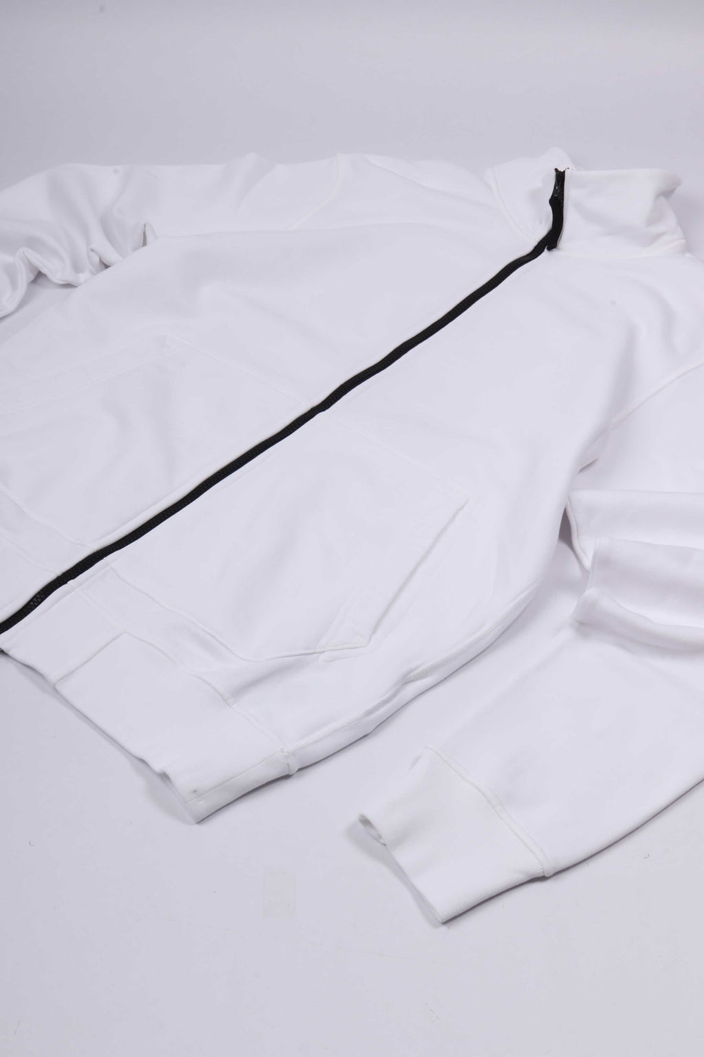 6100063 s0051 v0001 - white