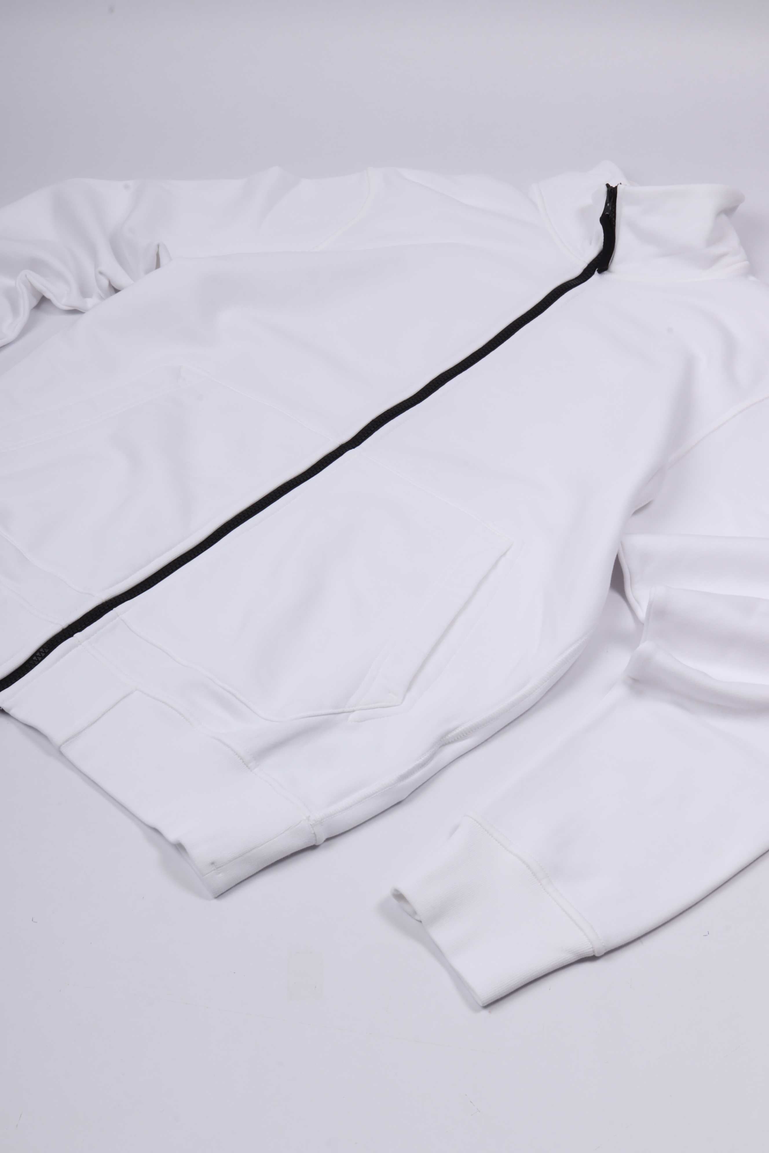 6100063 s0051 v0001 - white