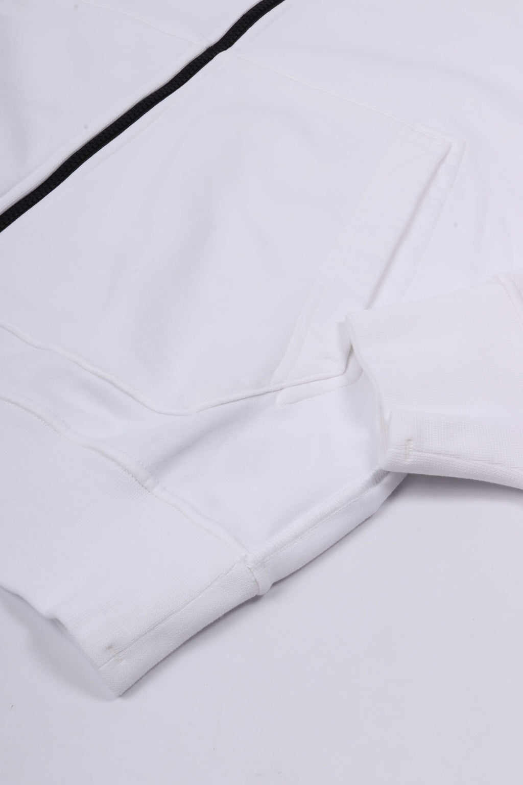 6100063 s0051 v0001 - white