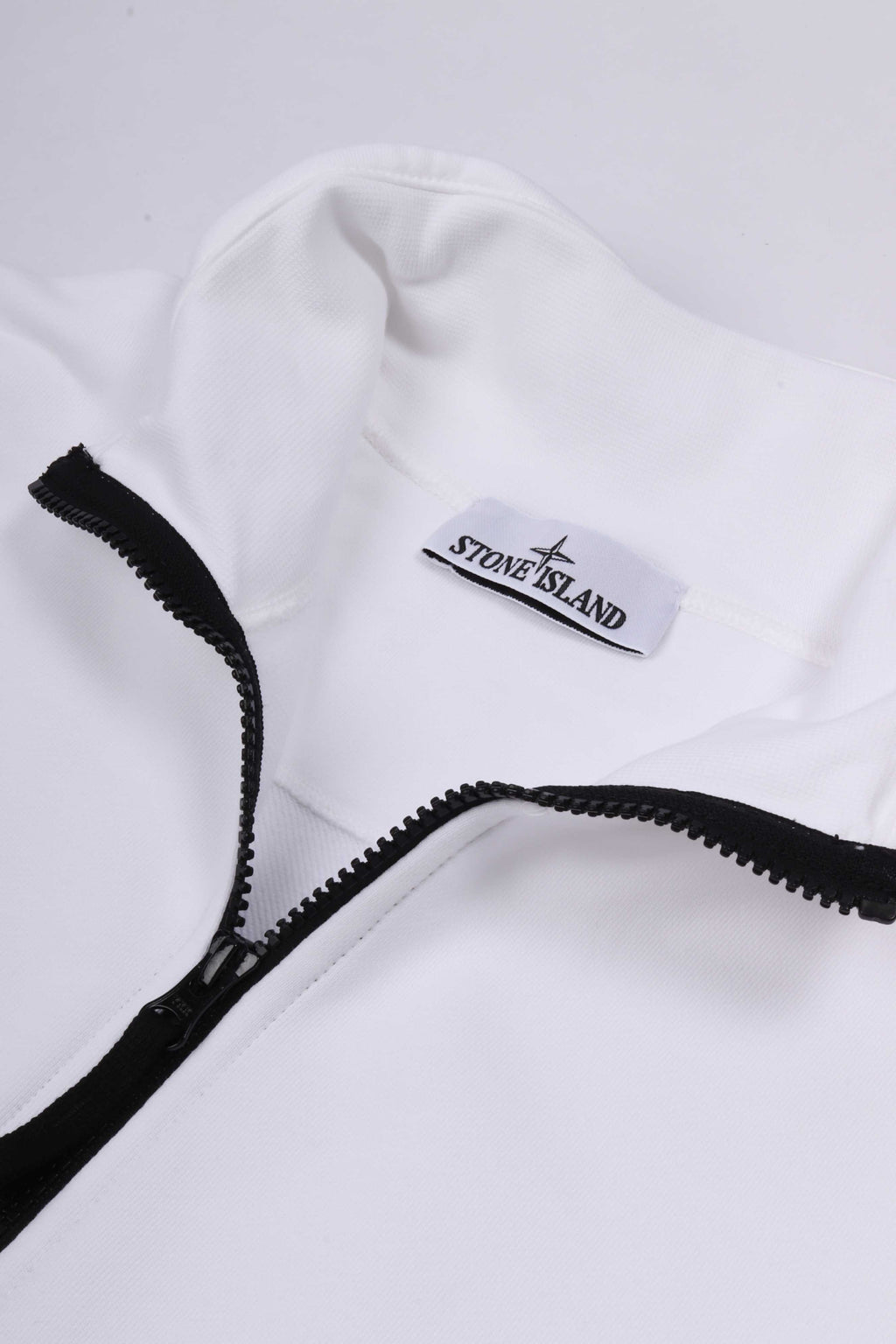 6100063 s0051 v0001 - white