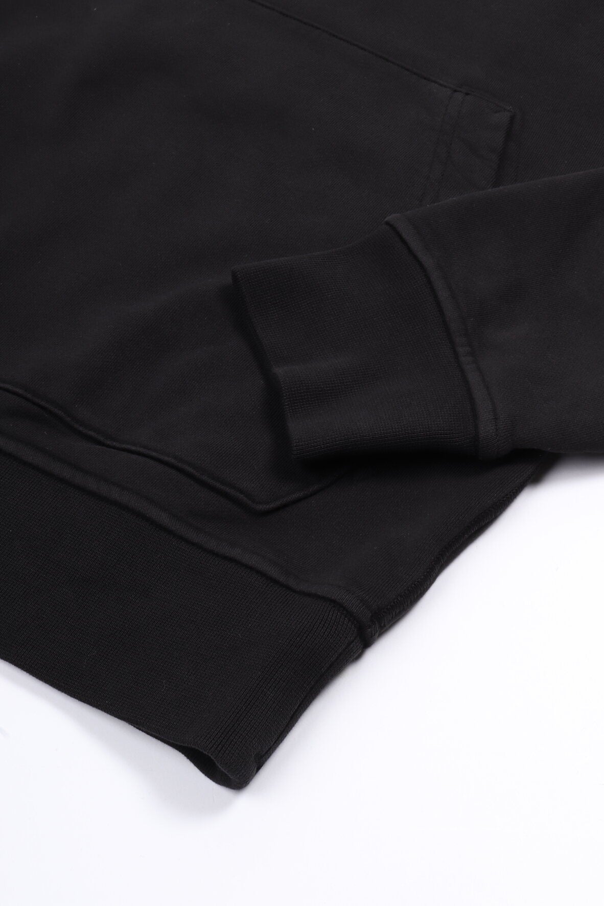 6100062 s0051 v0029 - black