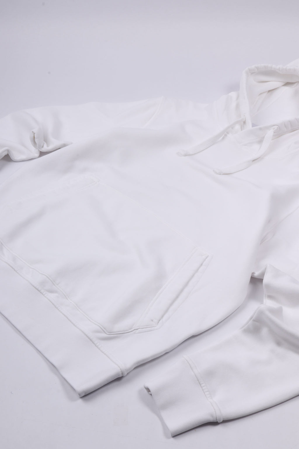 6100062 s0051 v0001 - white