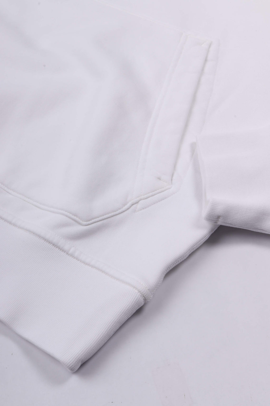 6100062 s0051 v0001 - white