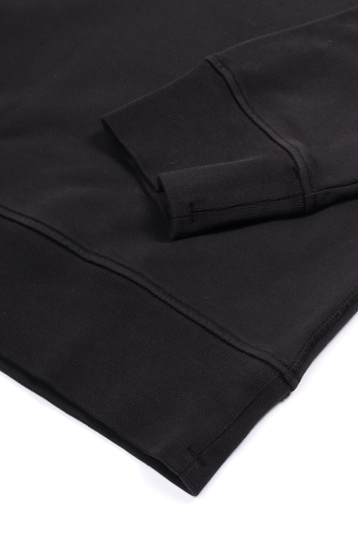 791563051 v0029 - black
