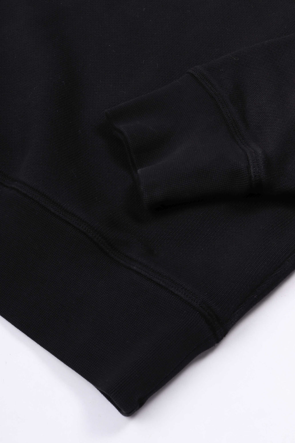 6100028 s0f42 v0029 - black