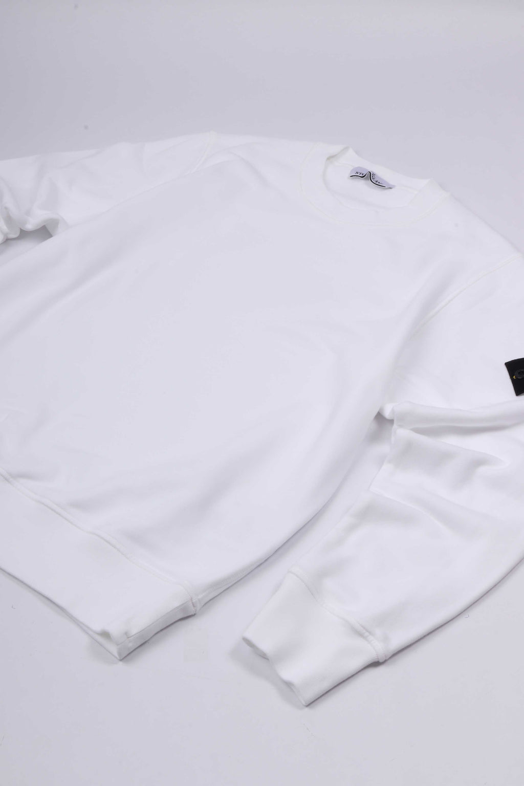 6100060 s0051 v0001 - white