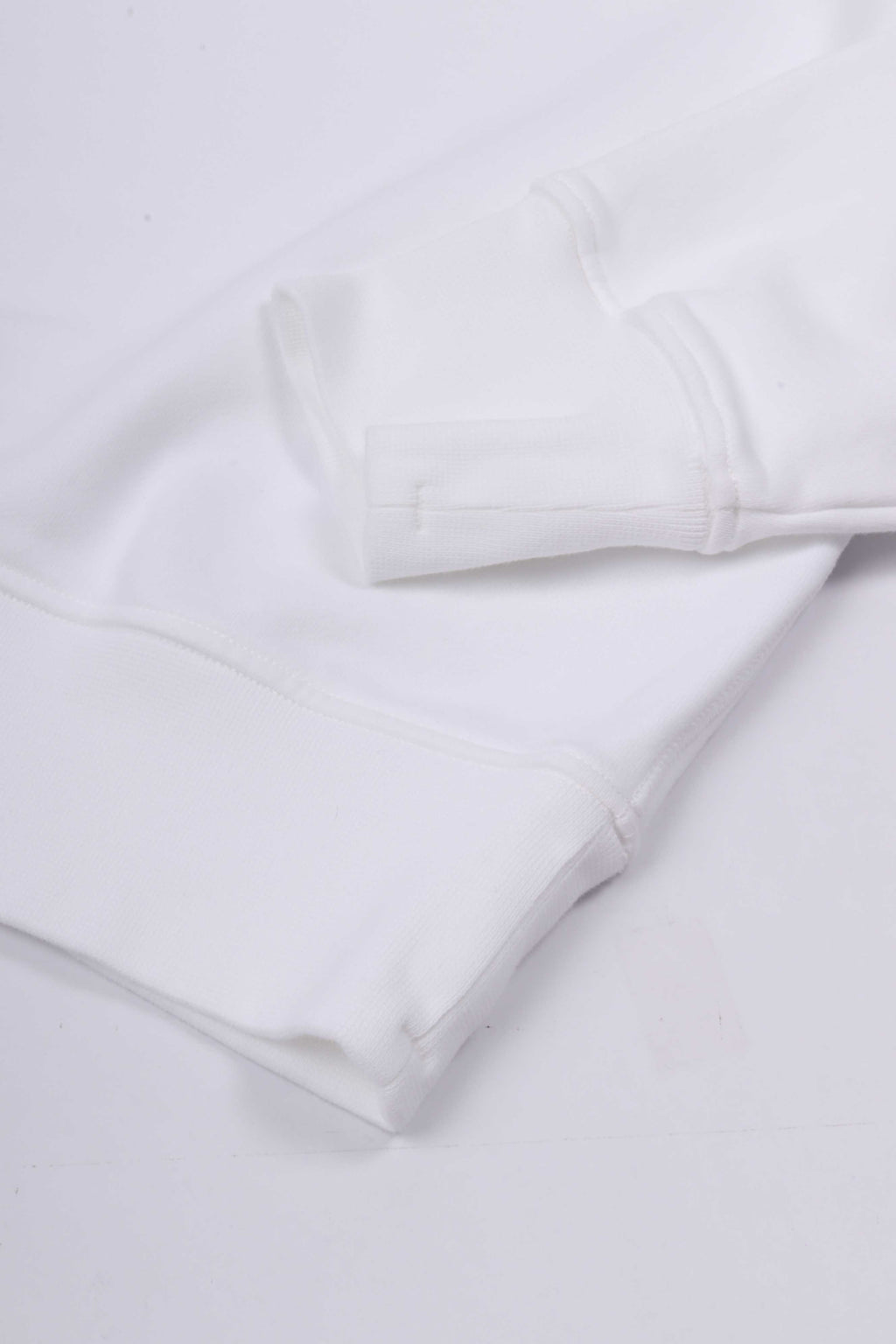 6100060 s0051 v0001 - white