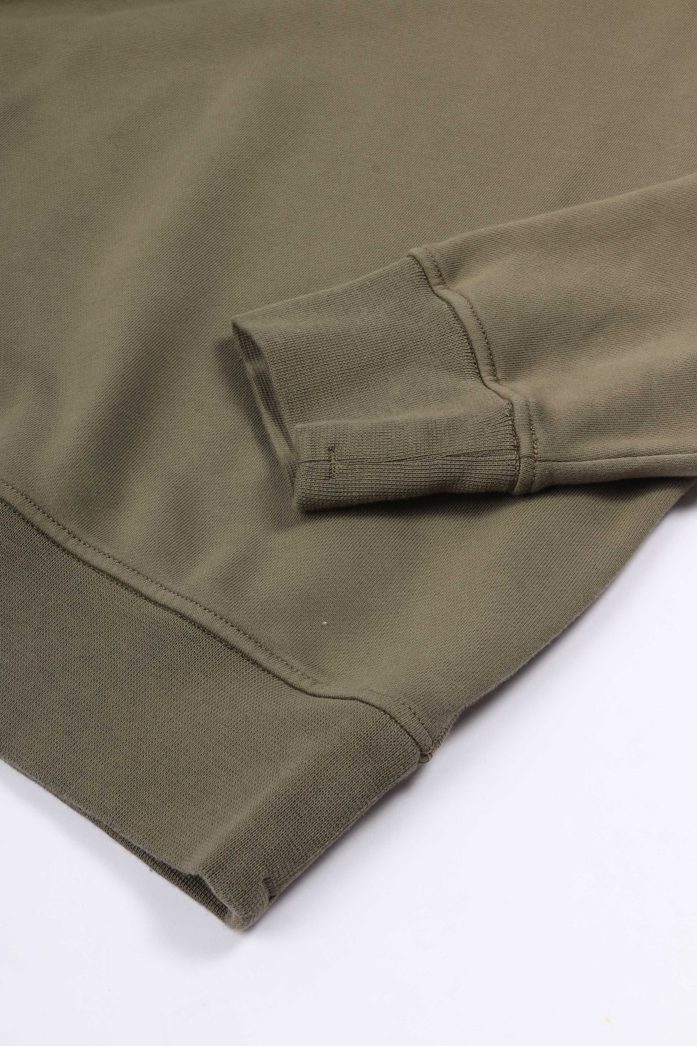 6100060 s0051 v005g - military