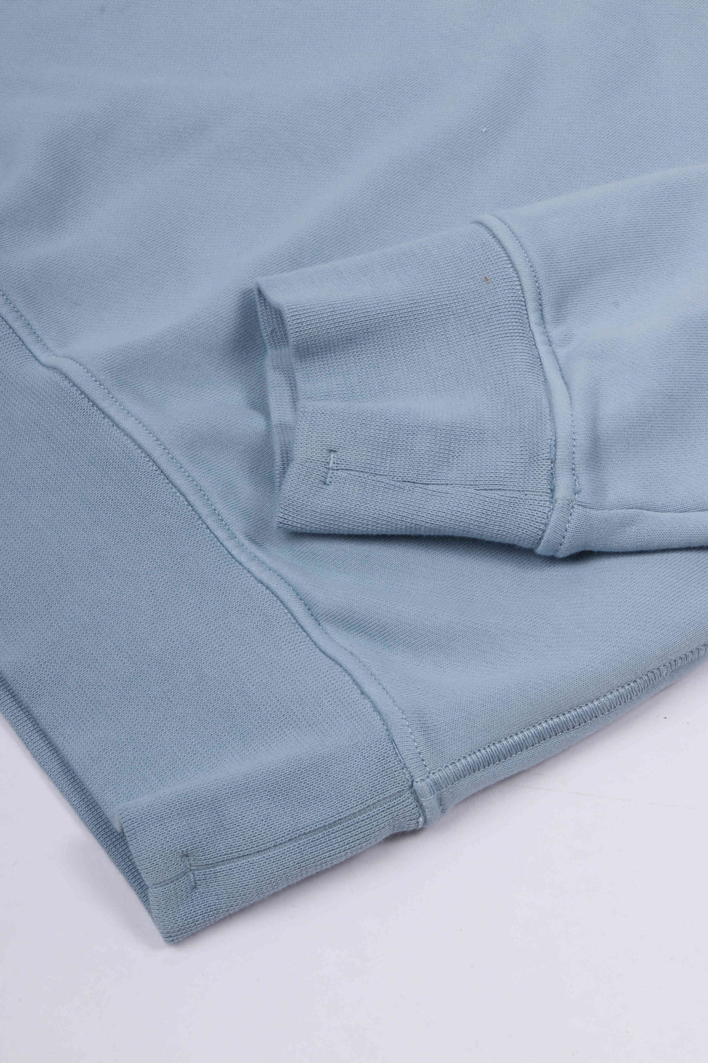 6100060 s0051 v004a - dust blu