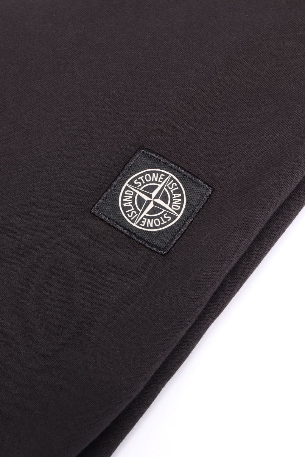 2100027 s0013 v0029 - black