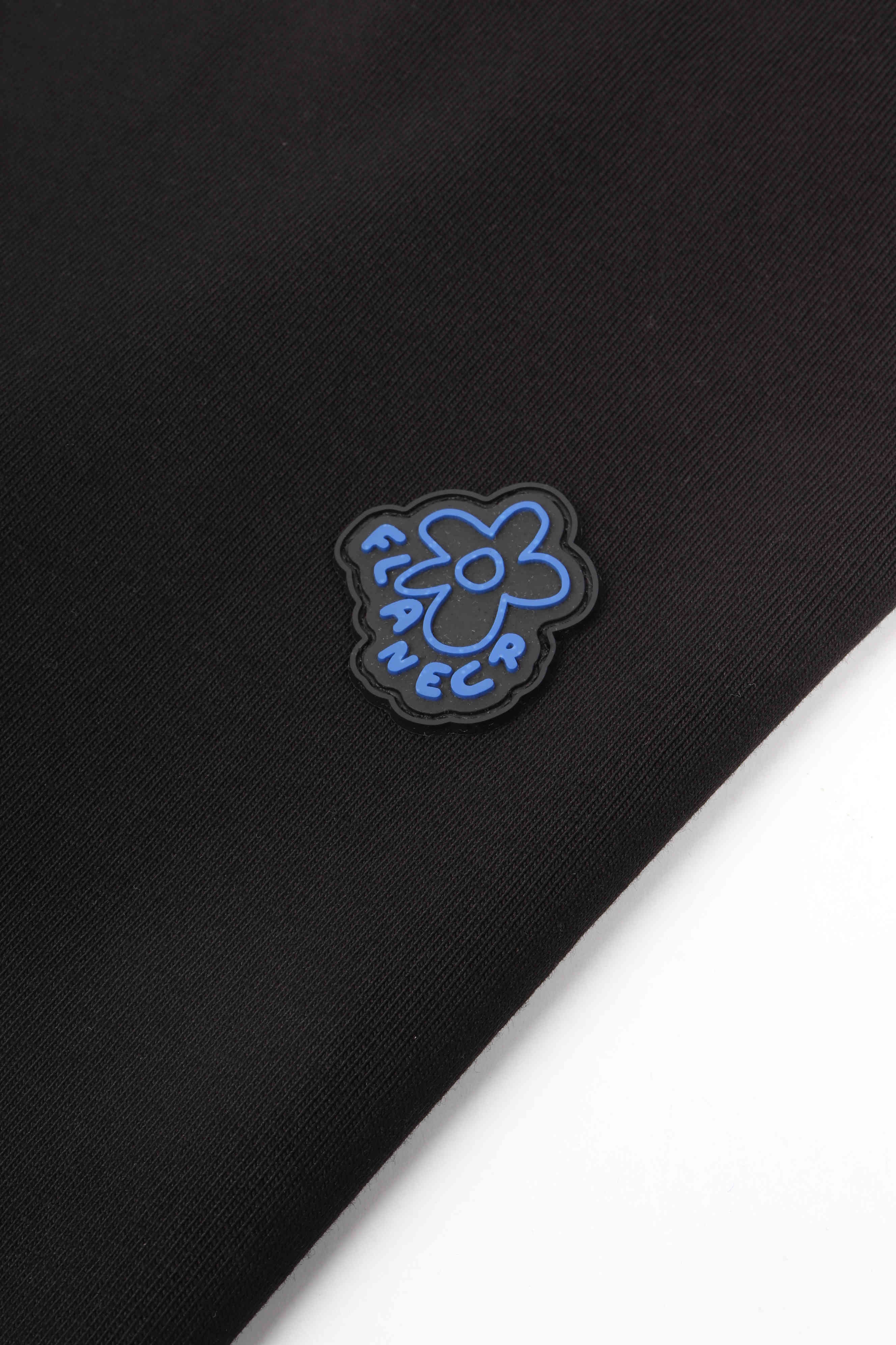 Rubber blossom t- black