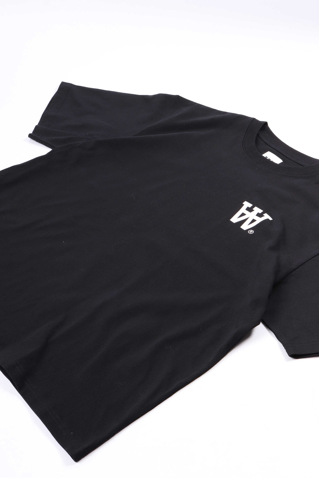 Liam tee aa black with white