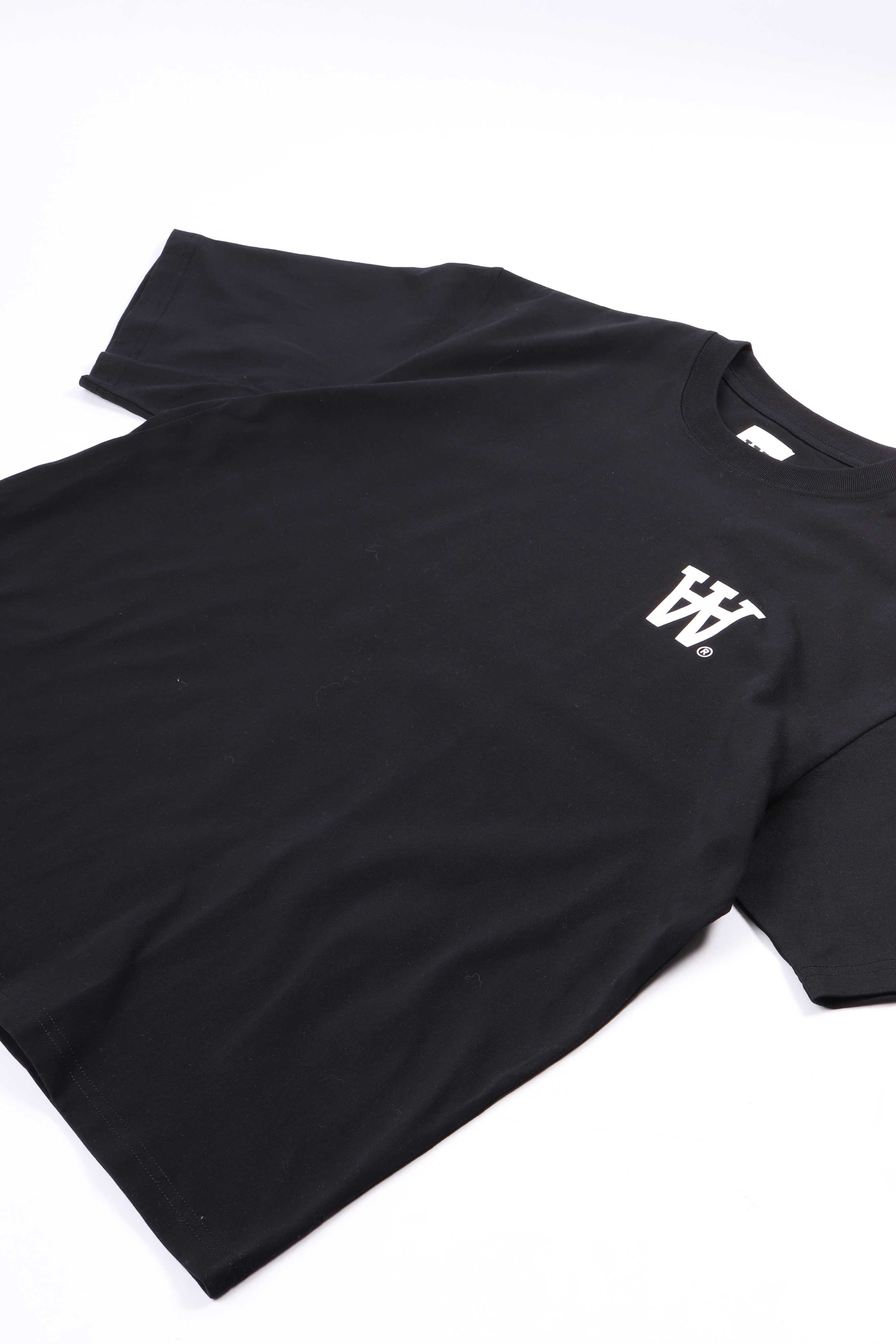 Liam tee aa black with white