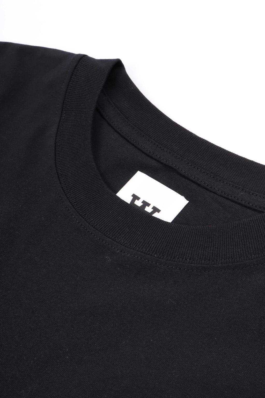 Liam tee aa black with white