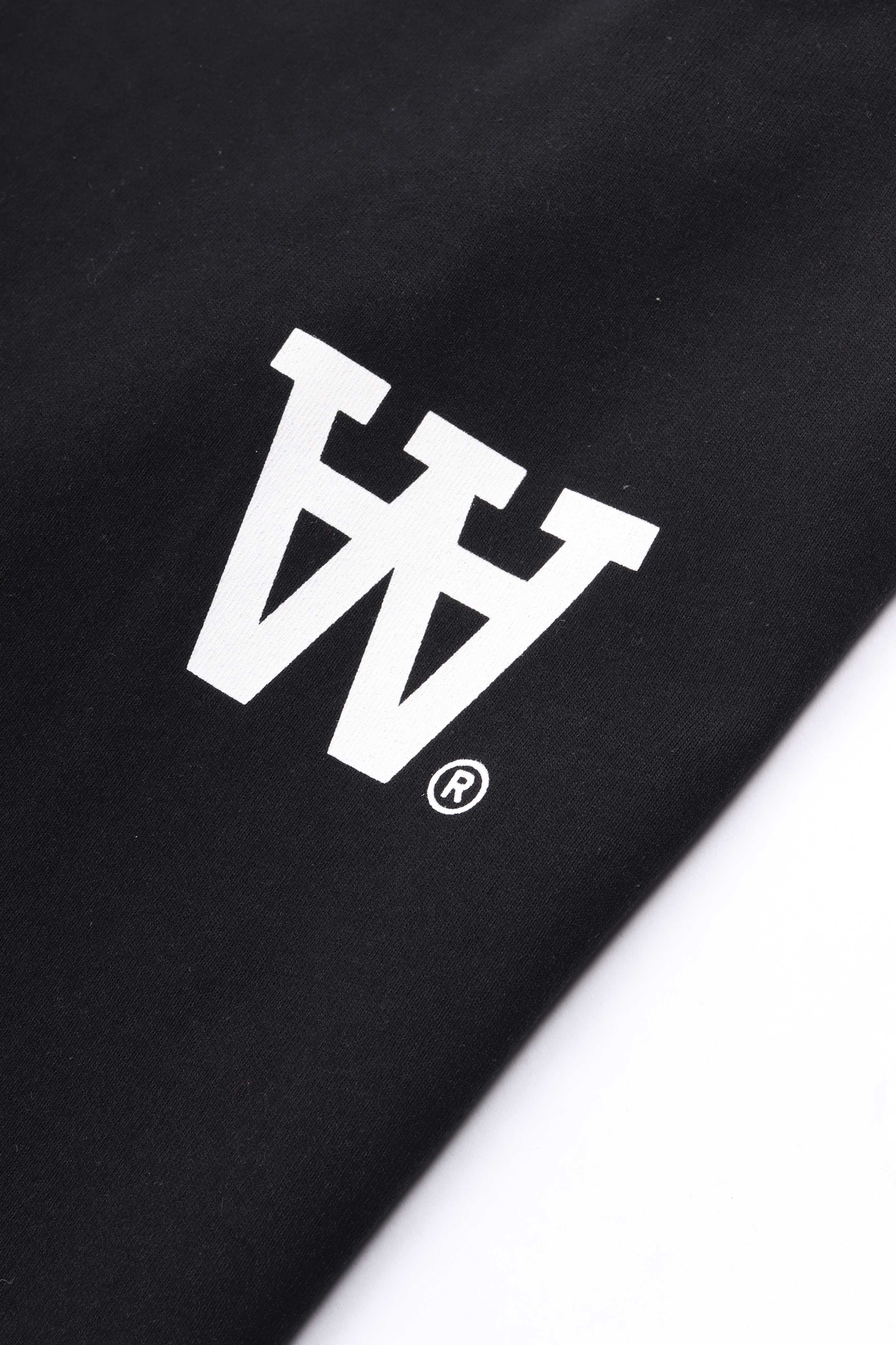 Liam tee aa black with white