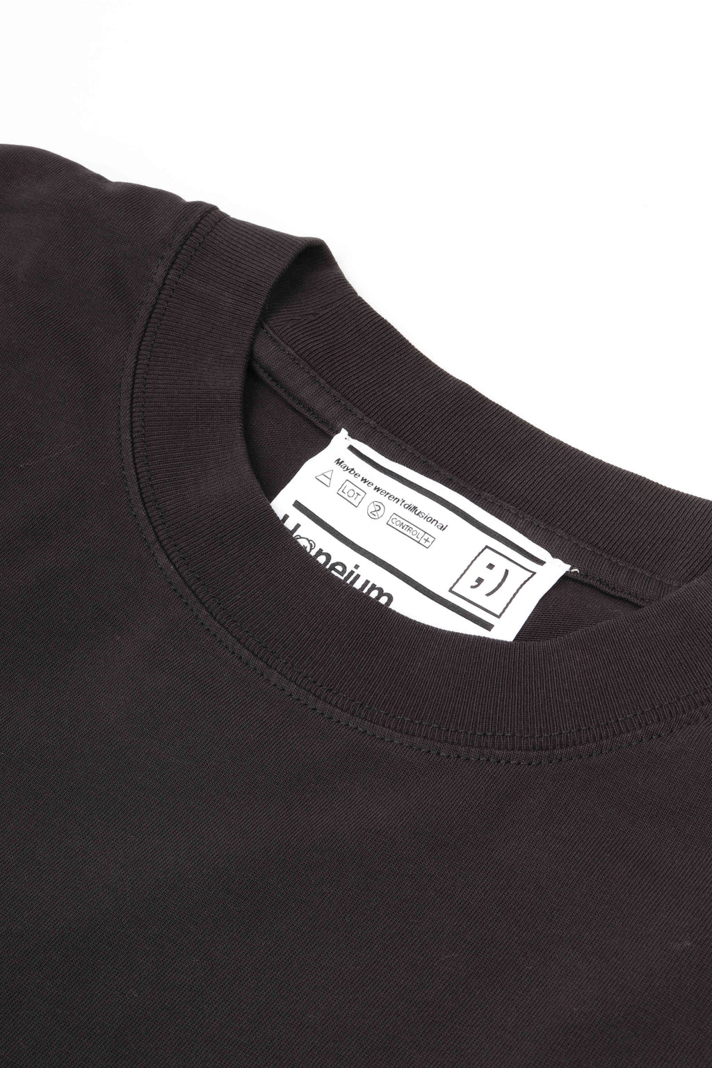 Text printed tee black