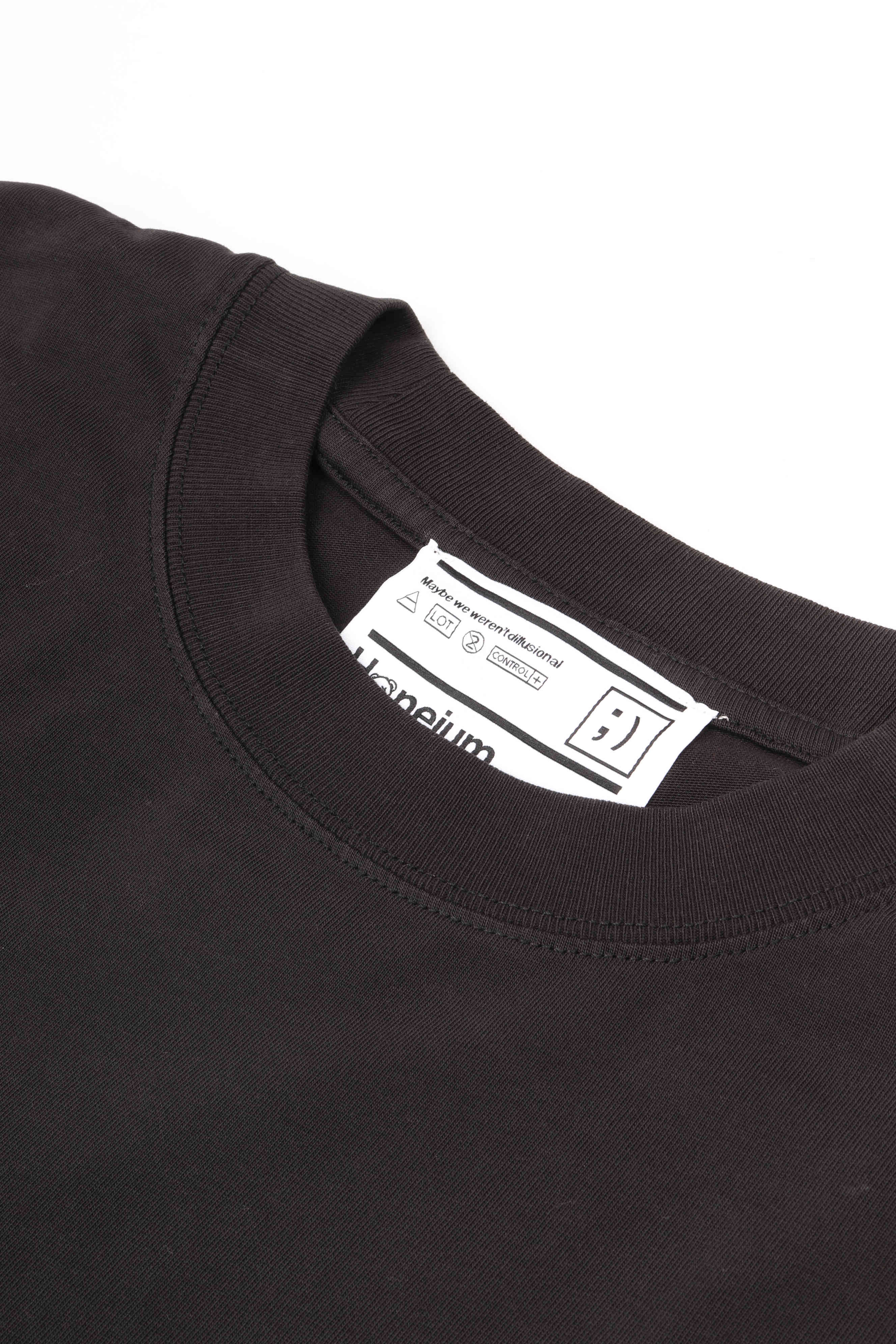 Text printed tee black
