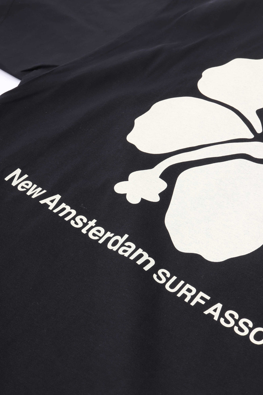 Hibiscus tee black